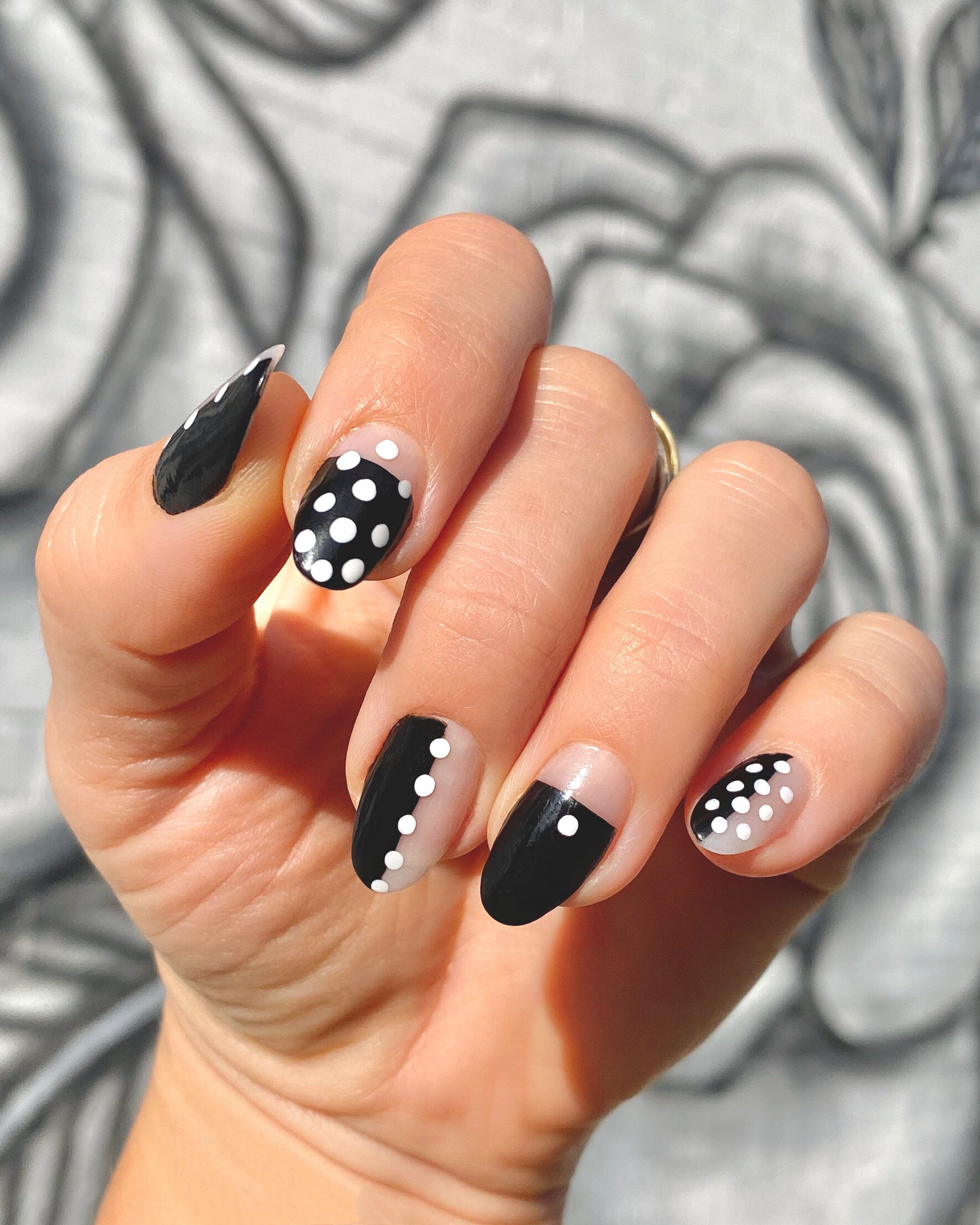 How to: Black and White Polka Dot Mani