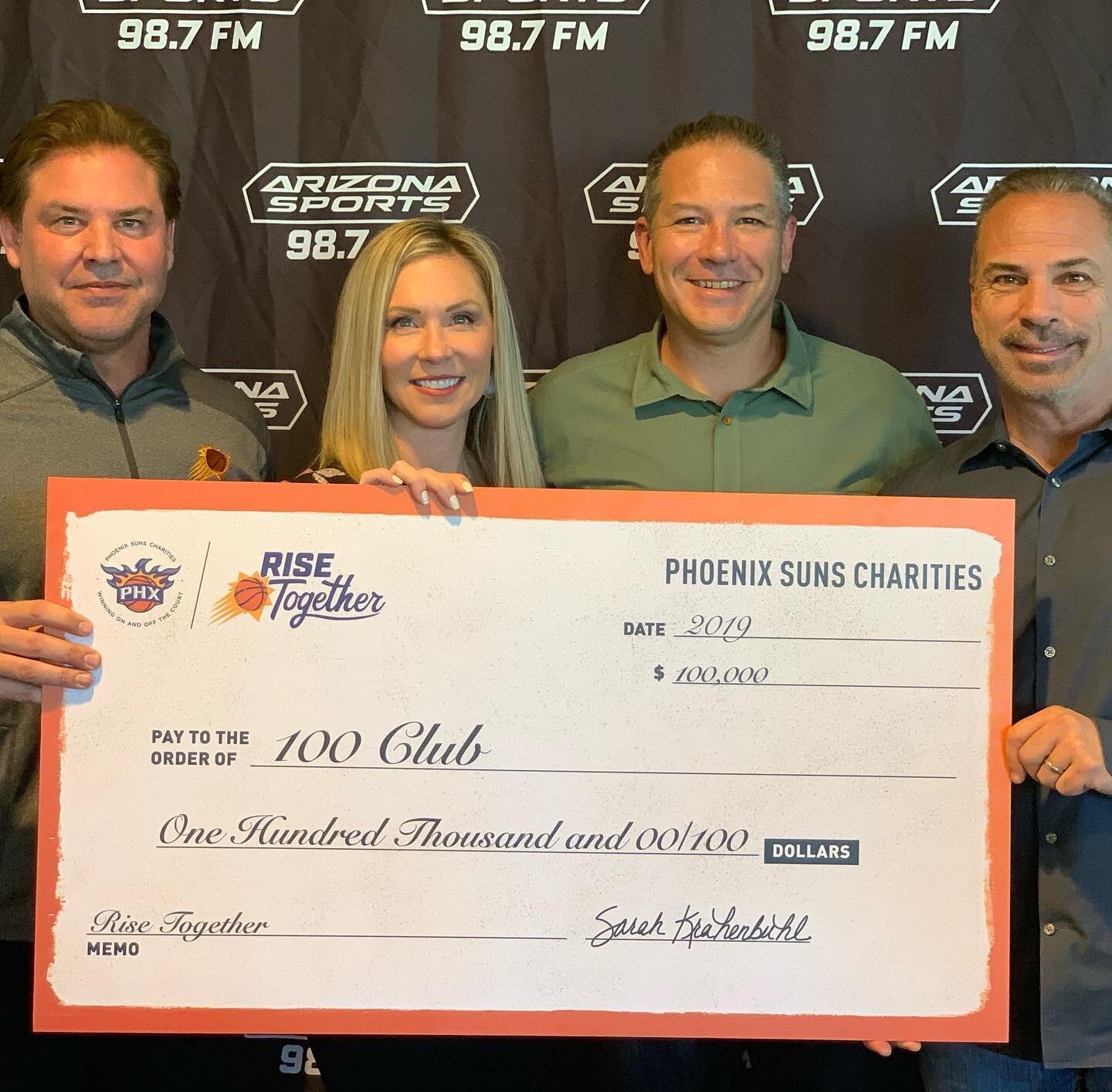 Today&rsquo;s #throwbackthursday is dedicated to the @sunscharities88 who made an unforgettable surprise donation at @arizsports #holidayheroes 2019

We are proud to be rooting for the @suns during the @nba finals!!

#100club #100clubaz #arizona100cl