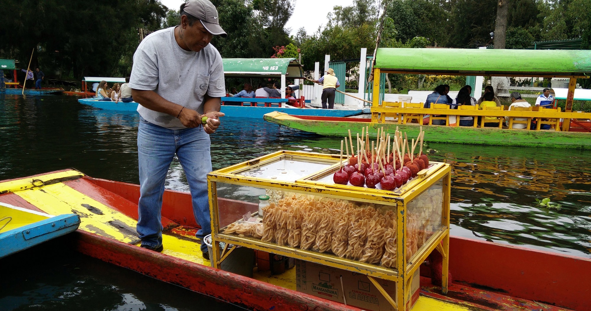 Ancient-canals-of-Xochimilco-Mexico-City-26.jpg