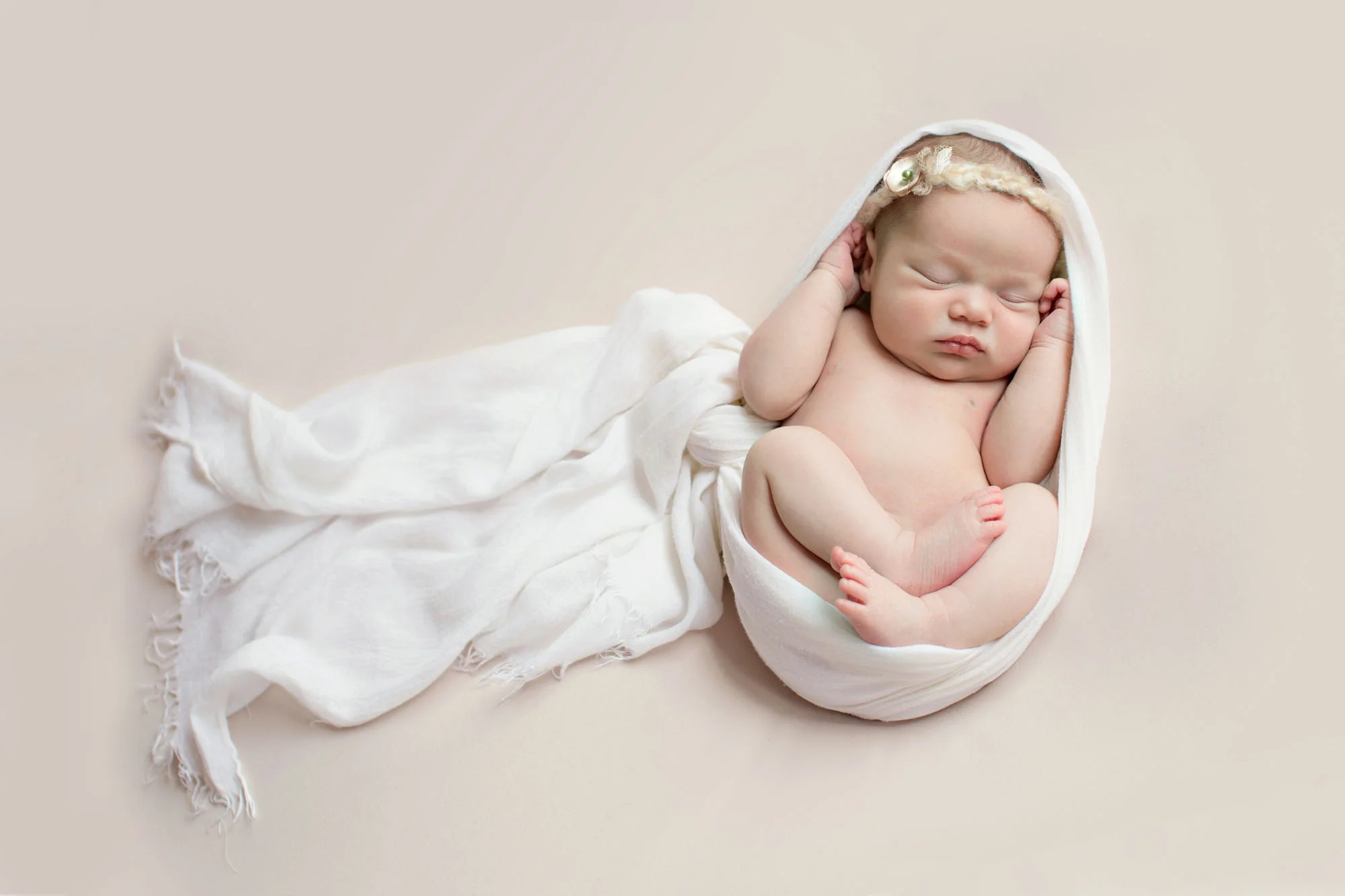 chubby_newborn_with_headband.jpg