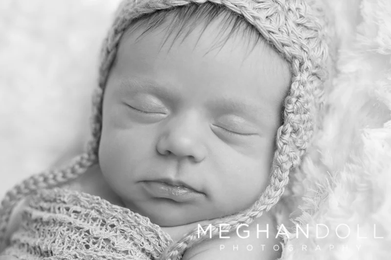sleeping-newborn-girl-in-hat