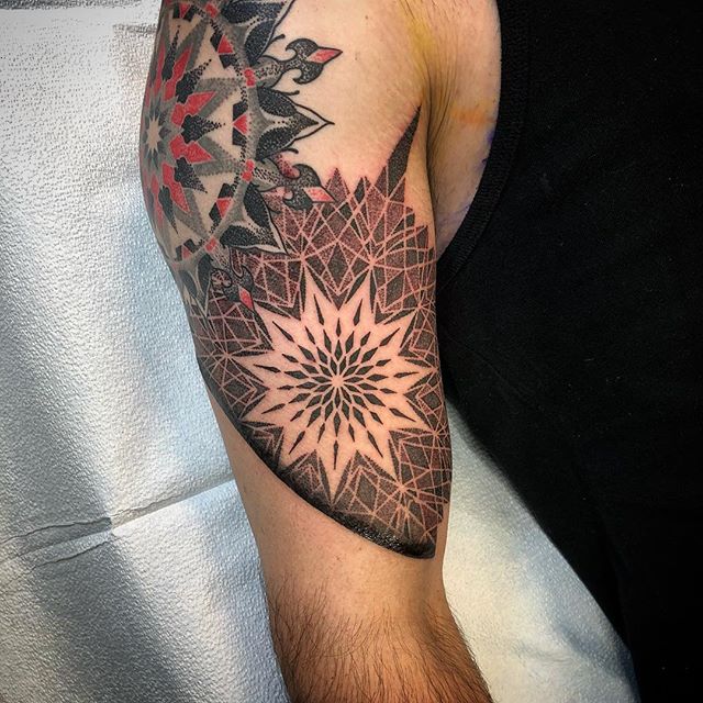 Realistic, mandala, rose, tiger...
Thanks for seeking y’all, I appreciate you @qabstar #johnnykelly #philadelphia #omkaratattoo #sacredgeometry #blackwork #mandala #mandolla