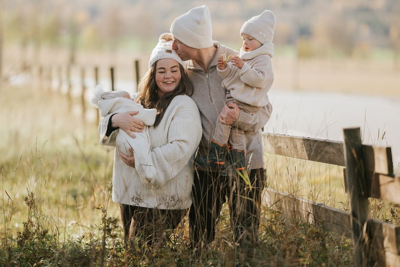 Et hot tips n&aring;r dere er p&aring; familiefotografering, s&oslash;rg for at dere foreldre f&aring;r noen egne parfoto bilder ogs&aring;. Ikke bare er det veldig koselig, men utrolig fint for barna &aring; ha ogs&aring; med tiden. 

Disse var hos 