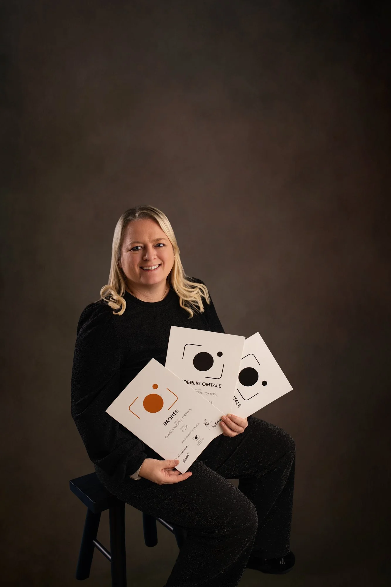 fotograf som vinner pris for beste nyfødtbilde, familiefotograf i askim og spydeberg, østfold og ski. Oslo. Velkommen til fotografering av dine barn.