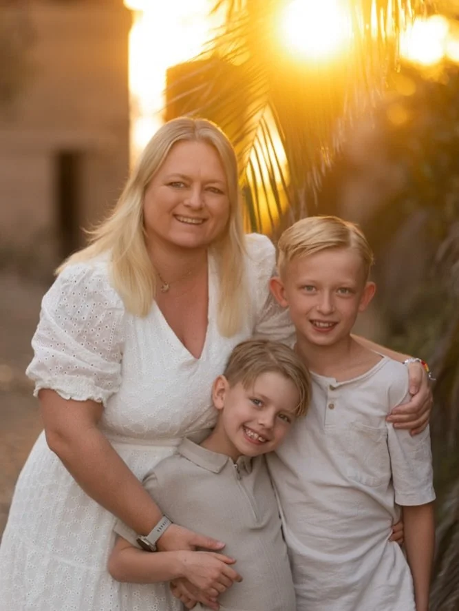 HeiHei! 2026 banker p&aring; d&oslash;ren ❤️
Denne ferien har v&aelig;rt akkurat det vi trengte.
Ro, lange turer, over 10 000 skritt hver eneste dag, sol, avslapping og det beste selskapet.

I ferien ble det ogs&aring; &eacute;n liten shoot, selvsagt