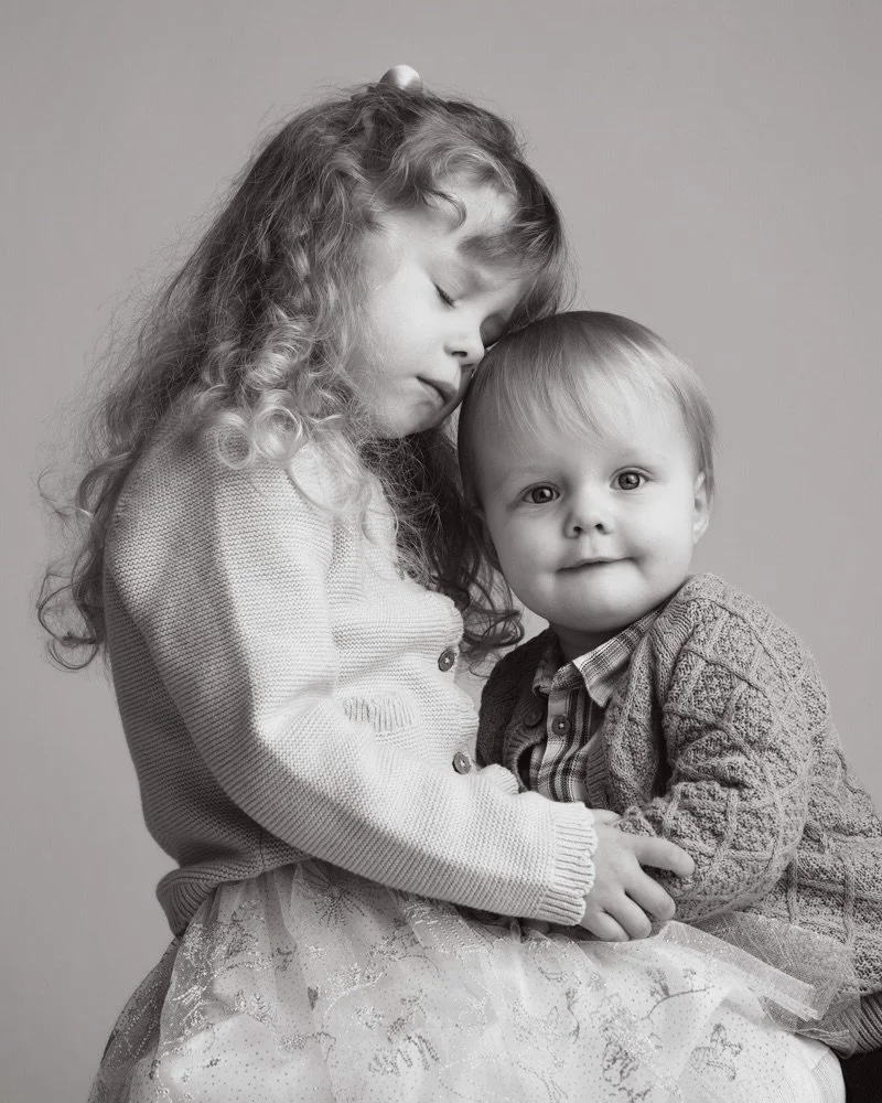 I p&aring;skeuken har jeg noen f&aring;, ledige tider til noen ekstra  familie /s&oslash;ken fotograferinger 💛

P&aring;sken gir rom for det vi ellers sjelden rekker &ndash; tid sammen, roligere dager og &oslash;yeblikk som bare f&aring;r v&aelig;re