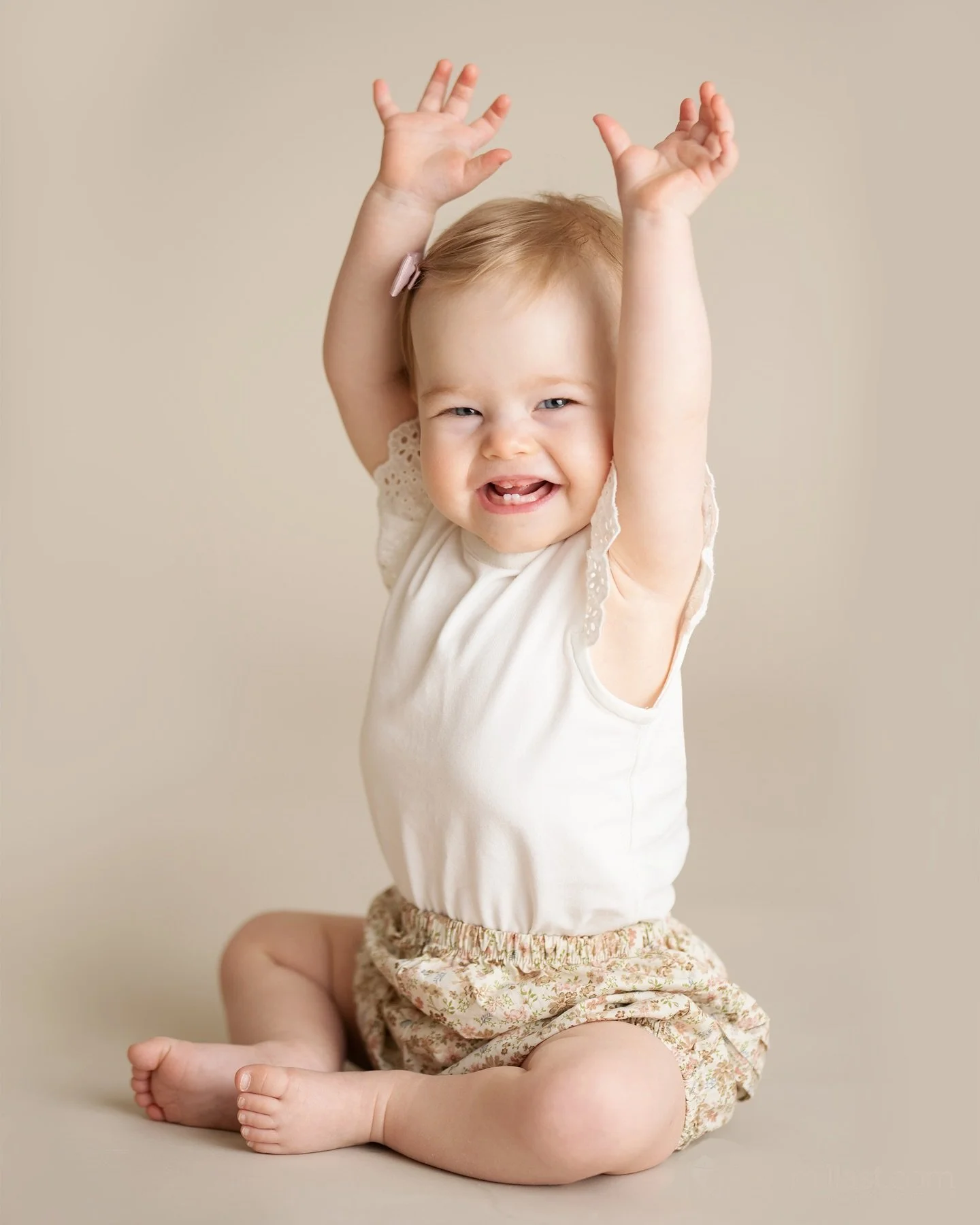 S&aring;&aring;&aring;&aring; stor allerede! 
En alder som fortjener &aring; bli foreviget.
Noen ledige tider til ett&aring;rsfotografering i studio i Spydeberg denne v&aring;ren.

-

Ett&aring;rsfotografering er en fin m&aring;te &aring; forevige de