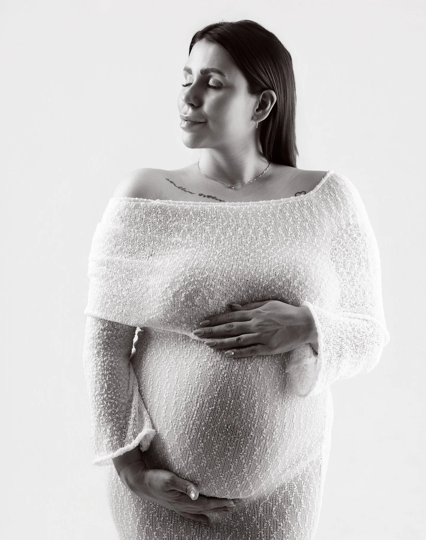 Har helgen din v&aelig;rt bra? Jeg har endelig landet litt etter &aring; hatt en super bizzy uke med reise og jobb. Studioet er ryddet i dag og klar for ny uke. 
Her er et lite glimt fra en av de siste gravidfotograferingene jeg har nylig gjort.
S&ar