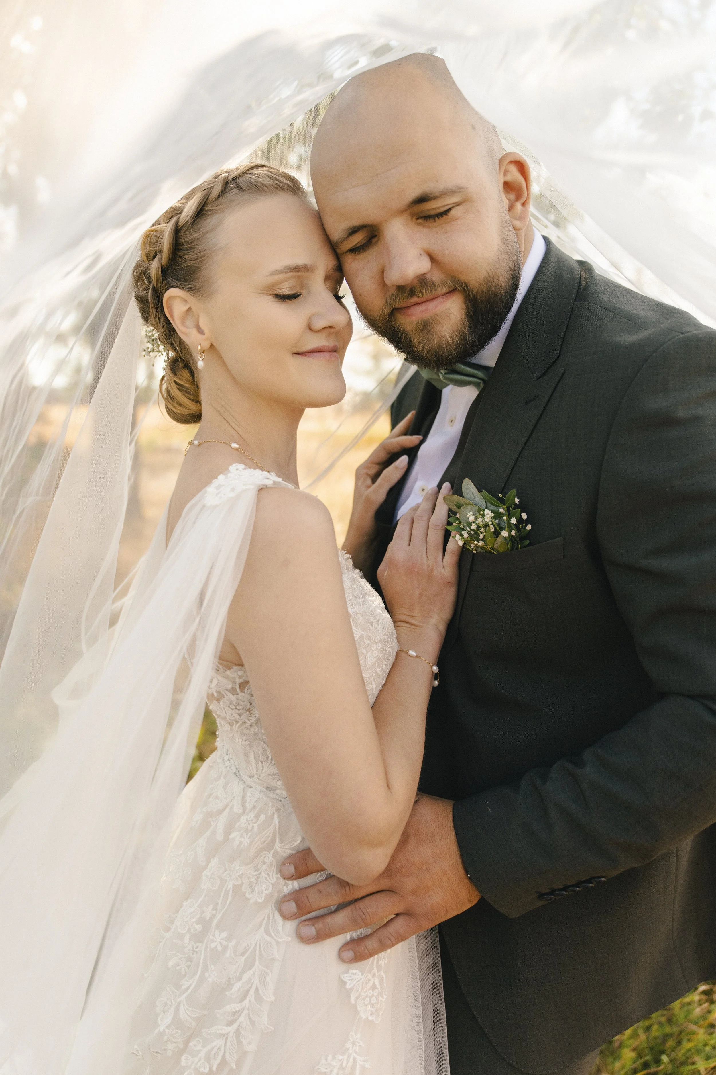 brudepar bryllup i 2027, rådhus eller tradisjonelt lørdagsbryllup?