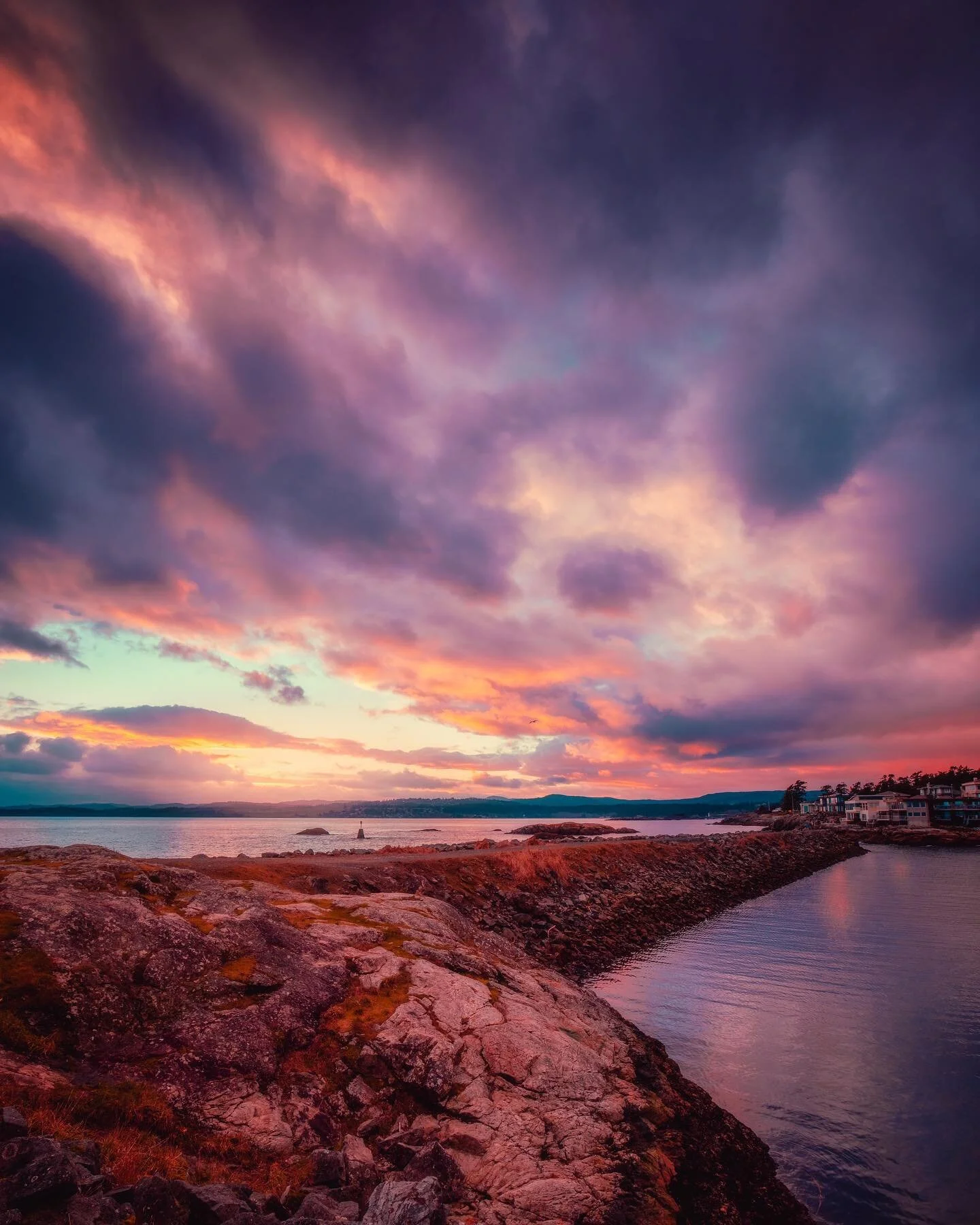 Sweet Skies.

Ocean views and cotton candy tones never get old. What&rsquo;s everyone got planned for this weekend?