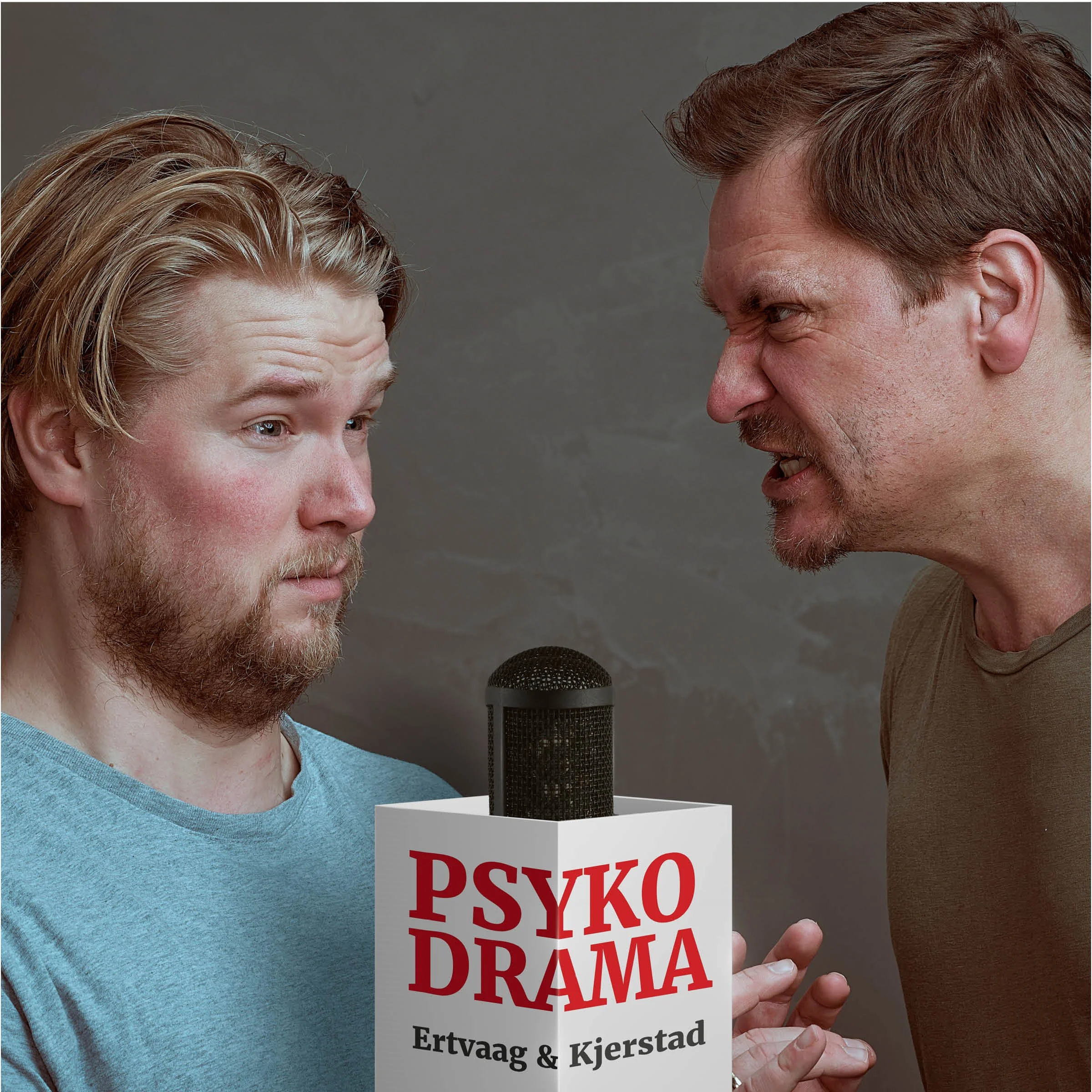 Per Kjerstad og Ole Christoffer Ertvaag fotografert i studio for podcasten Psyko Drama. Dramatisert kampanjefotografi utviklet som en del av podcastens visuelle identitet. Konsept og fotografi av Stig Håvard Dirdal.