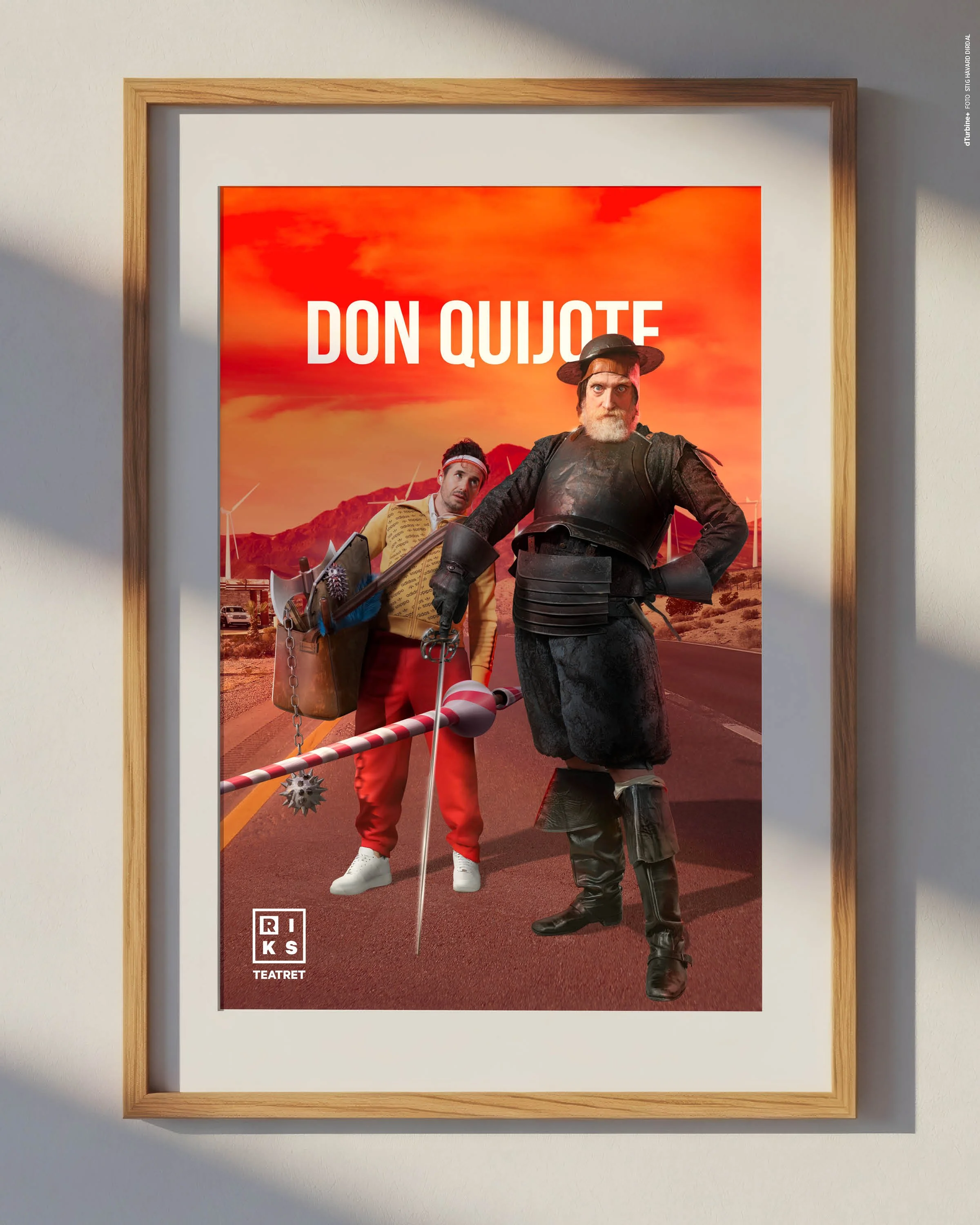 Final Key Art – Don Quijote

Key art-plakat for Riksteatrets Don Quijote, utviklet av Stig Håvard Dirdal. Fotografi og digital compositing viser Don Quijote og Sancho Panza i et moderne landskap med vindturbiner som en visuell metafor på forestilling
