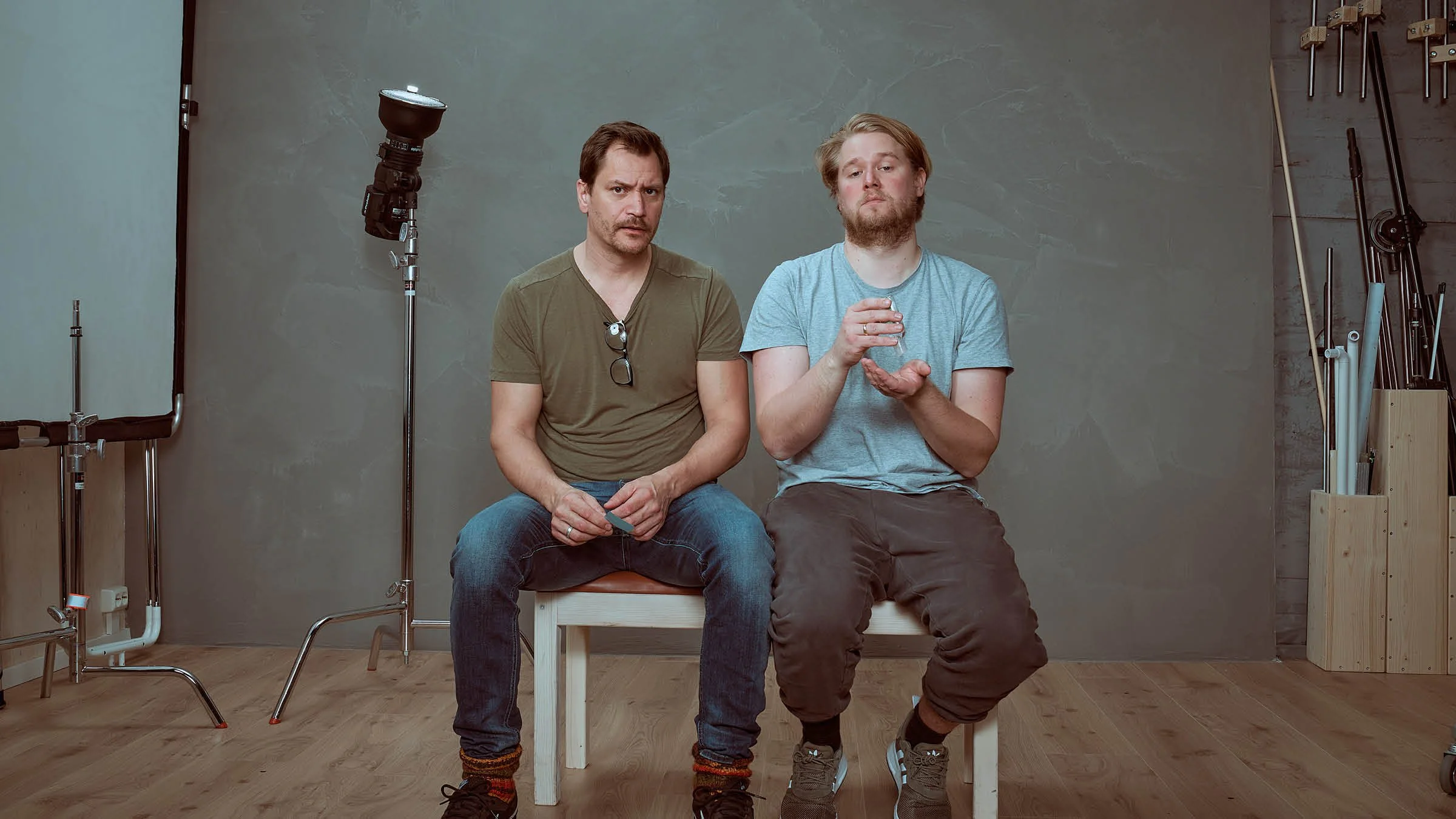 Per Kjerstad og Ole Christoffer Ertvaag fotografert i studio under produksjonen av kampanjebilder for podcasten Psyko Drama. Fotografi og kreativ regi av Stig Håvard Dirdal.