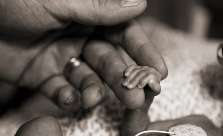 tiny-hand-of-premature-baby.jpg