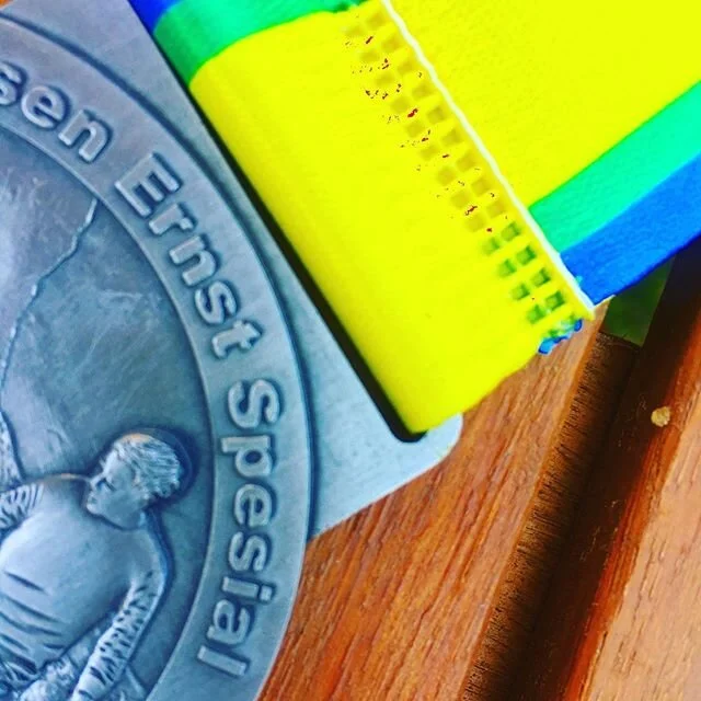 Medaljane er klare, er du? Mensen Ernst minneløp på laurdag. Framleis nokre få plassar igjen (under 10stk). #mensenernstminneløp  #medalje #rørsleglede