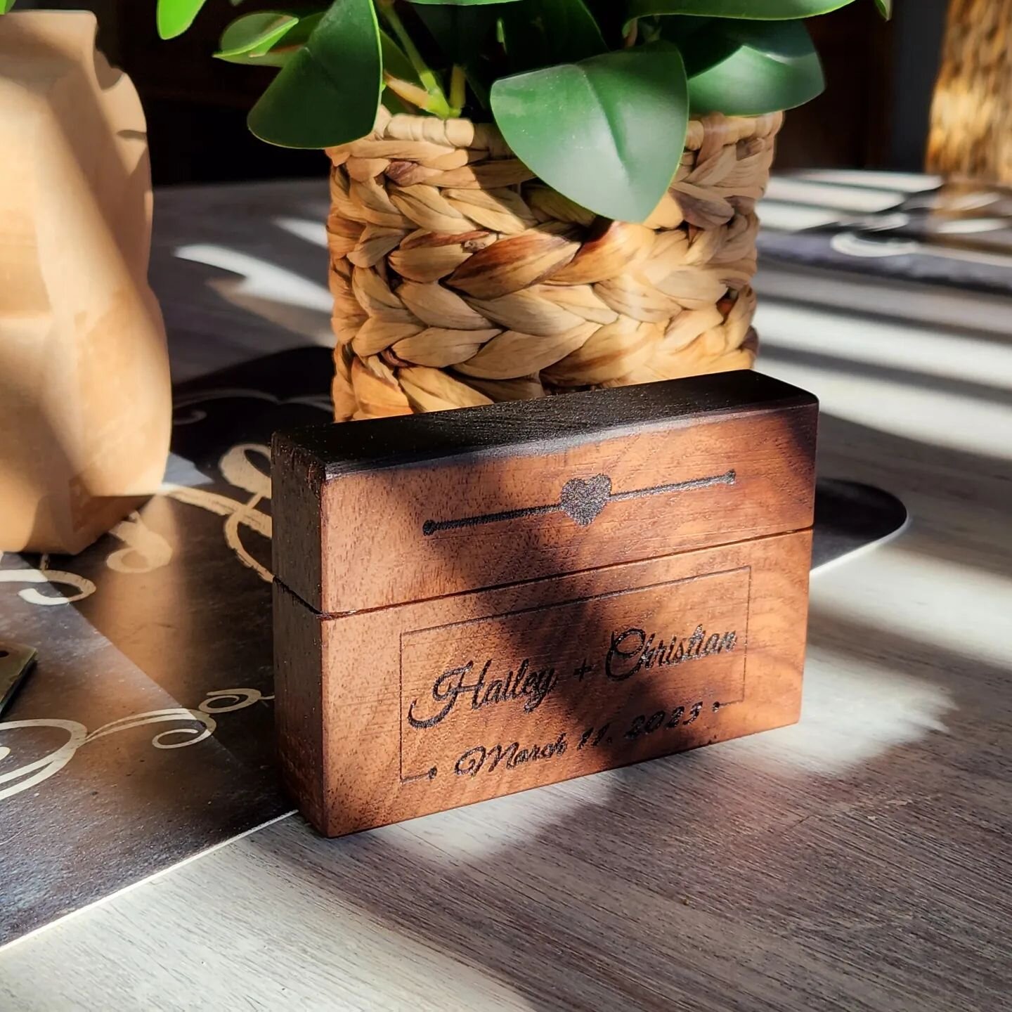 Finally get to post this walnut ring box I made for a friends wedding. Custome laser engraving of their names and wedding date.

#weddinggift #ringbox #walnut #woodengiftbox #woodwork #rings #wedding #shopsmall #supportsmallbusiness #tntwoodcraft