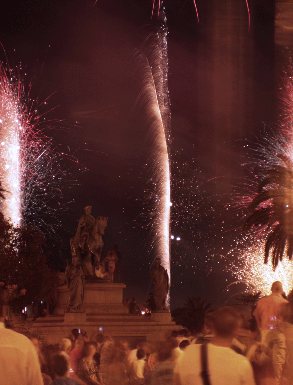 NB_feu-d'artifice-15-aout-2013-Ajaccio_3.gif