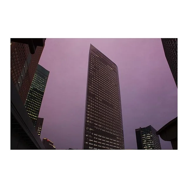 Crack the purple shaded sky.
Dentsu building, Shiodome - 2010
#tokyo #東京 #japan #日本  #電通本社ビル #電通 #dentsu #building #ビル #jeannouvel #dentsubldg #shiodome #汐留 #shiodomeskyscraper #sharp #sword #刀 #architecture #建築 #photography #architecturephotography 