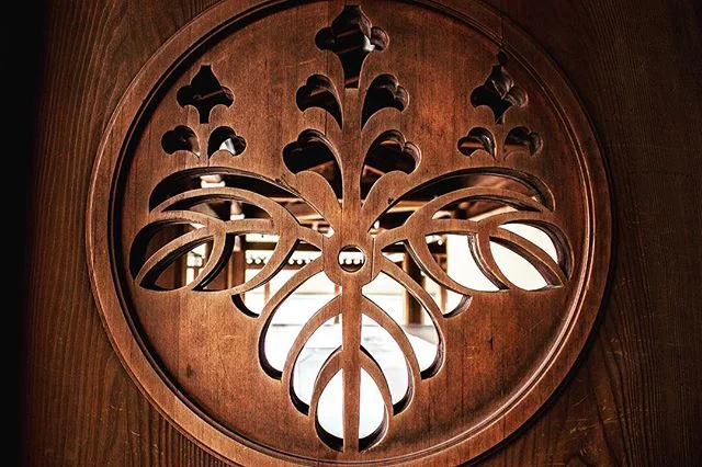 Toyotomi Clan Crest on Meiji Jingu Door.
#Toyotomiclan #豊臣氏 #豊臣 #氏 #Crest #家紋 #かもん #明治神宮 #Meiji #Meijijingu #meijishrine #東京 #Tokyo #日本 #japan #japon #wood #bois #family