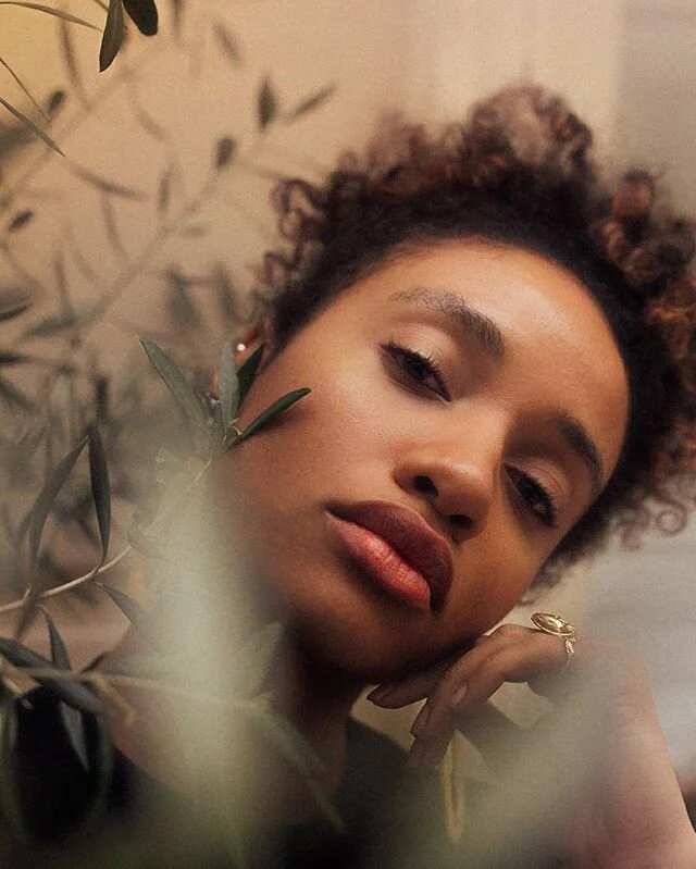 The tree is a representation of life, power, structure, development and response. The branches respond to light. 
Light is metaphor for knowledge |  @_aurreo .
.

#PortraitPerfection #Portrait_Society #IGPortrait #Portraiture #PortraitOfTheDay #WithH