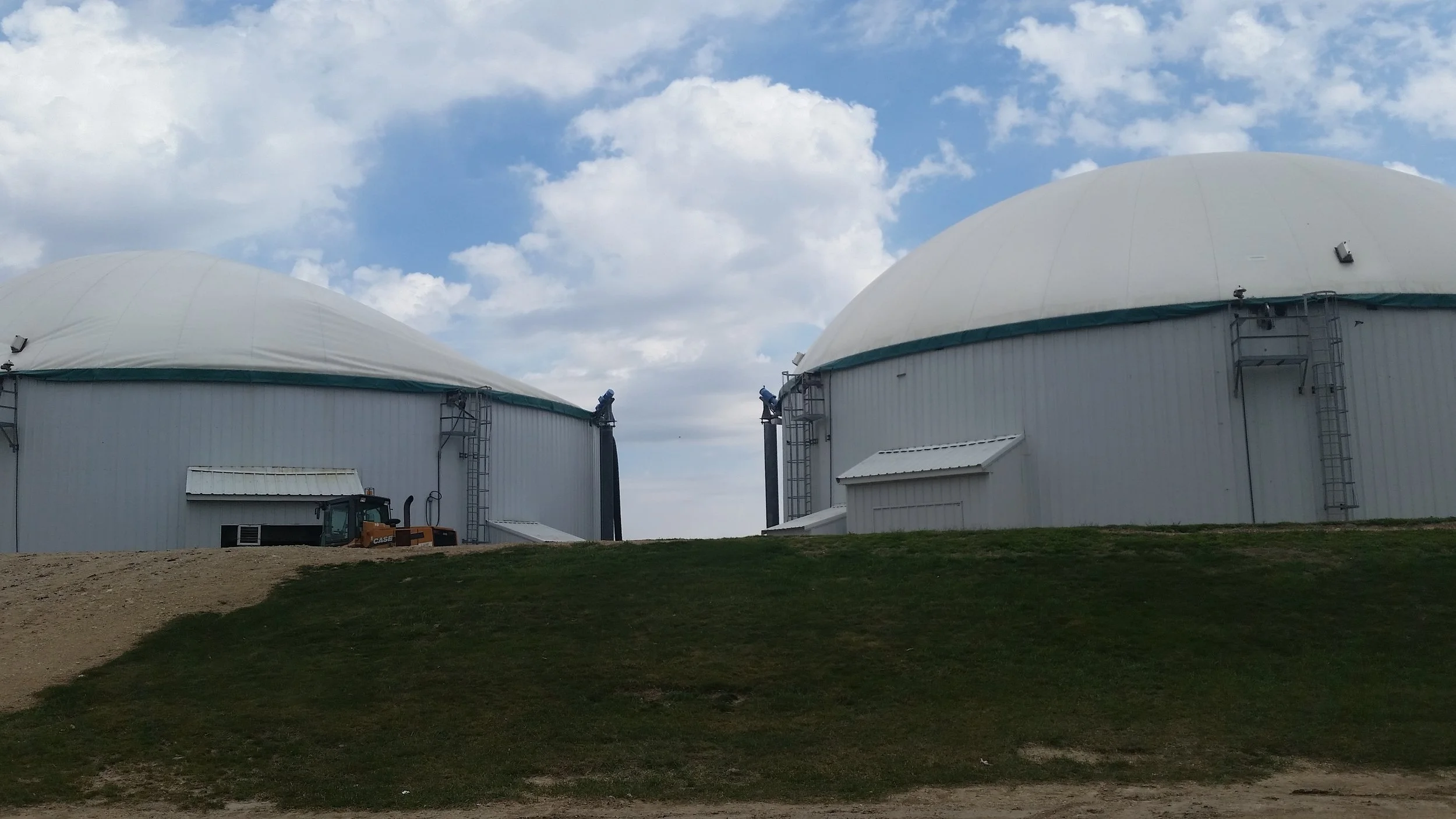 The holding tanks here are filled with liquid manure and covered. The covered tanks do a good job containing any odor.