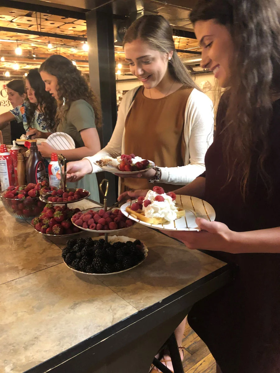 DAYTIME PARTY WITH UP TO 40 GUESTS │ Min. 2 HRS │ $95/Hour