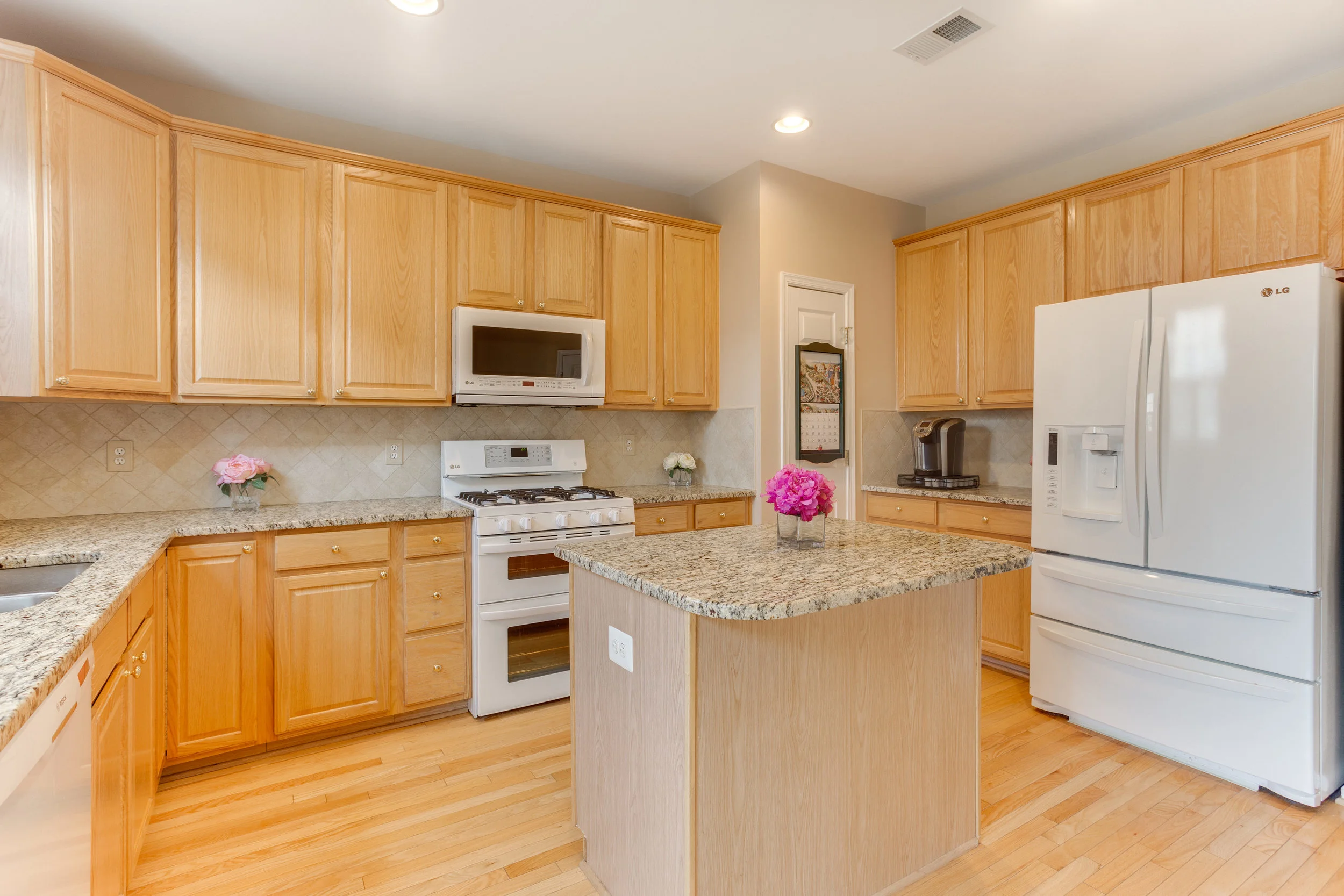 344 Baish Dr SE Leesburg VA-print-019-24-Kitchen-4200x2800-300dpi.jpg