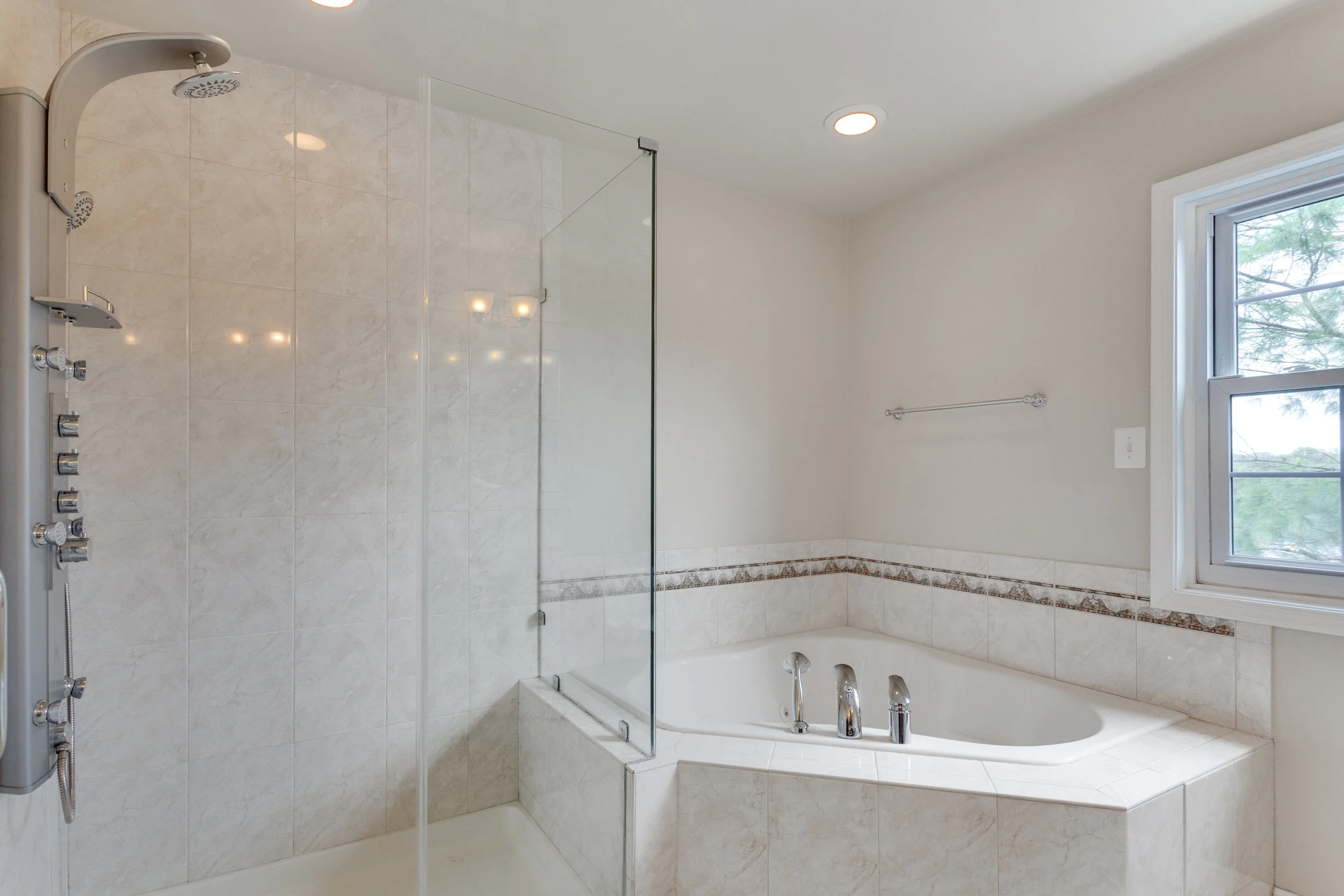 6320 Manchester Way Alexandria-print-053-45-Bathroom-4200x2800-300dpi.jpg