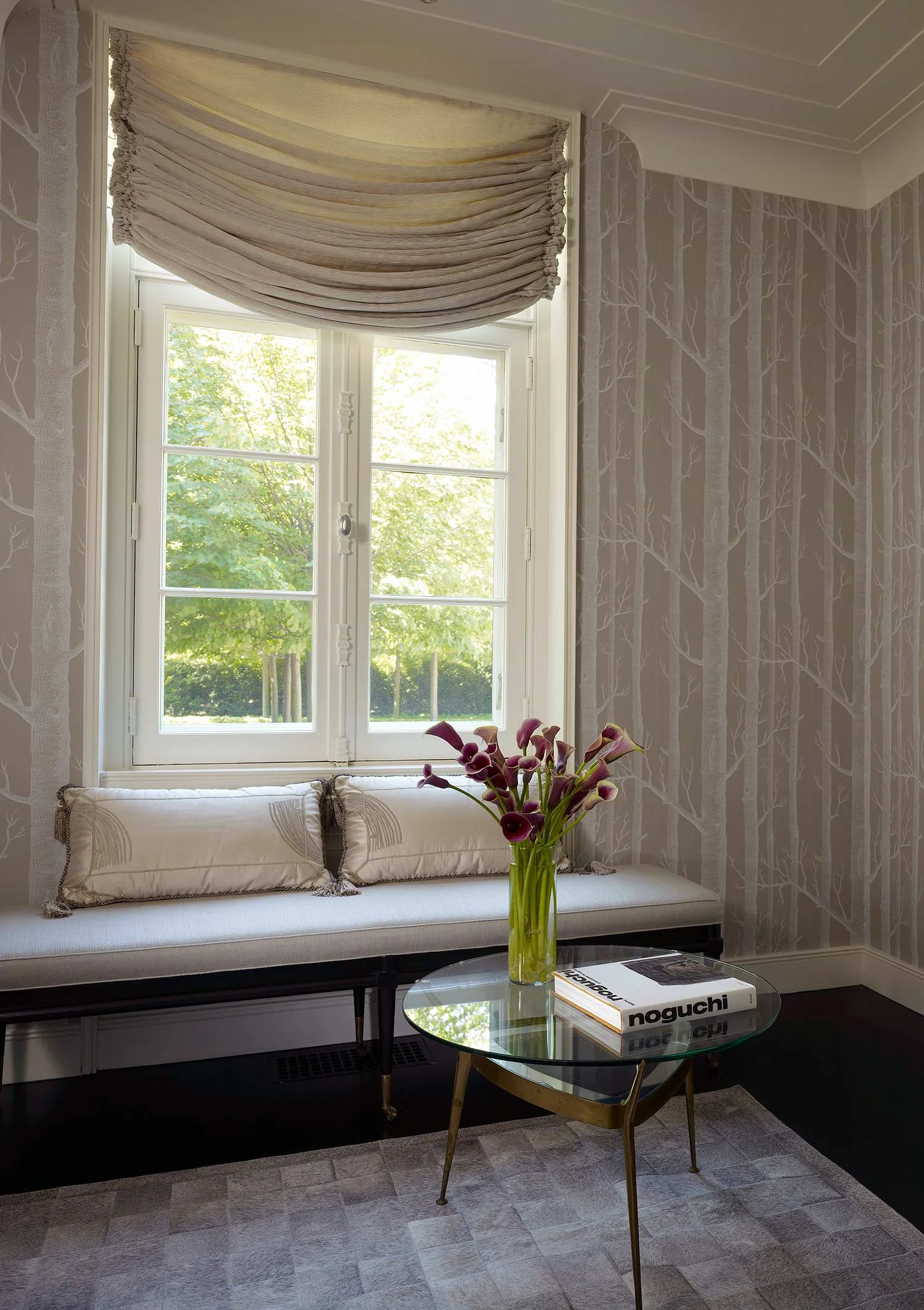upholstery & window treatments Interior Design: Leslie Jones & Associates, Inc.