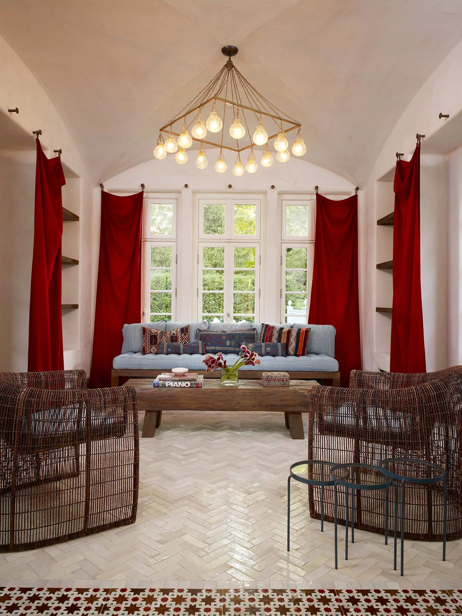 upholstery & window treatments Interior Design: Leslie Jones & Associates, Inc.