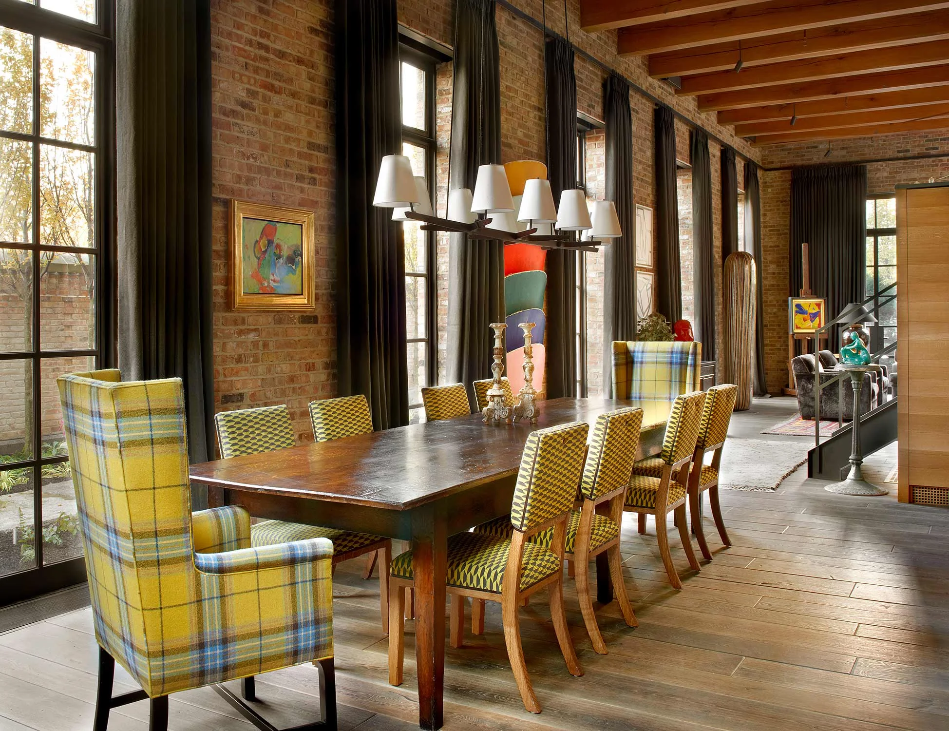 window treatments & reupholstery Interior Design: Bruce Fox, Inc.