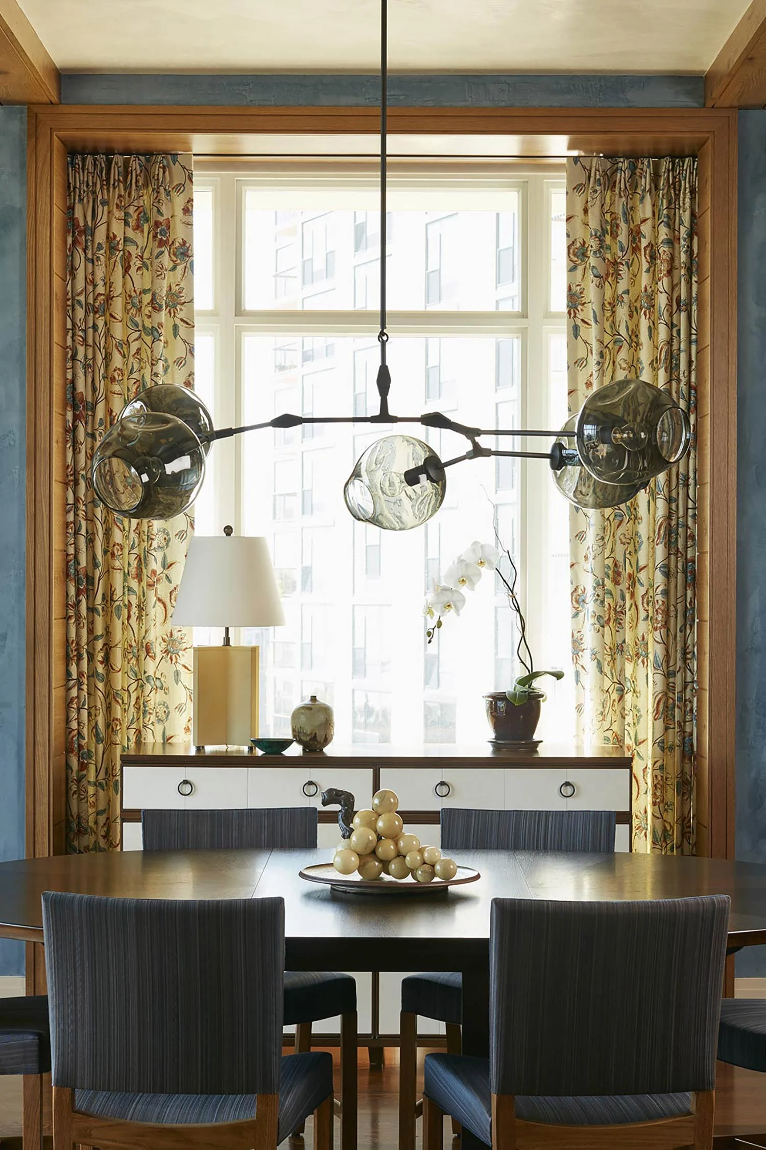 window treatments Interior Design: Bruce Fox, Inc.