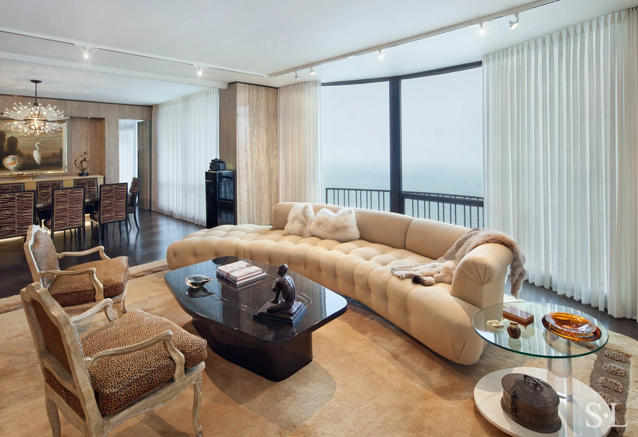 custom curved sofa with tufted buttons & reupholstery Interior Architecture & Design: Suzanne Lovell, Inc.