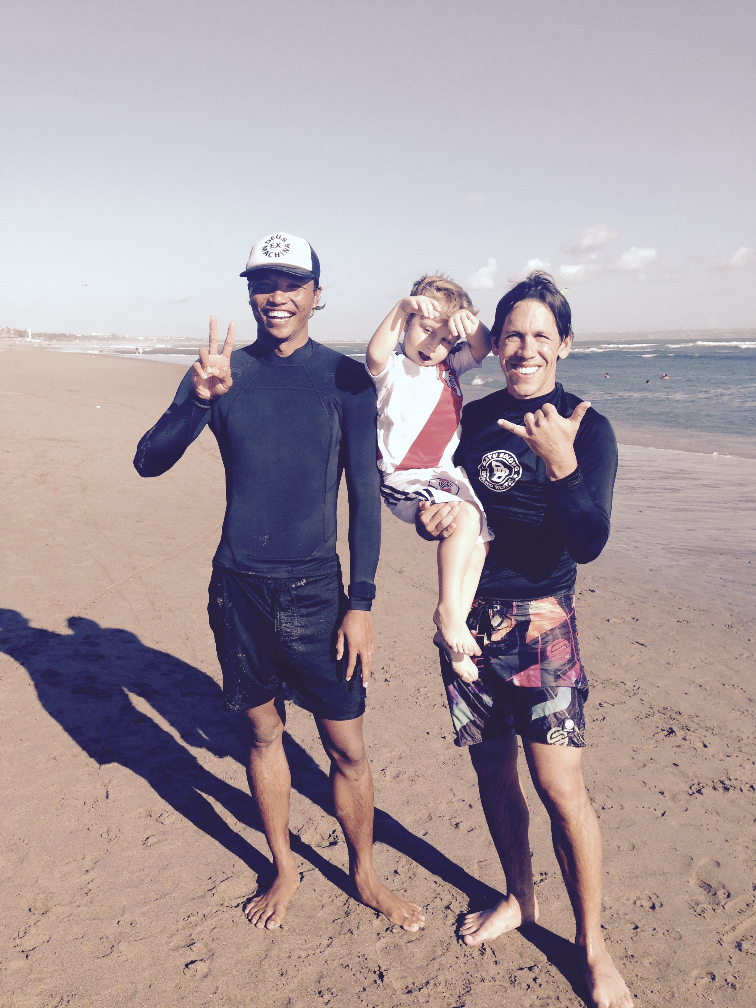 Con el mejor profesor de surf de Canggu.