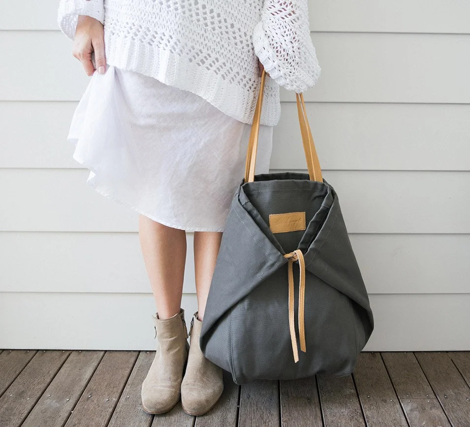 02-Adventure-Tote-Charcoal