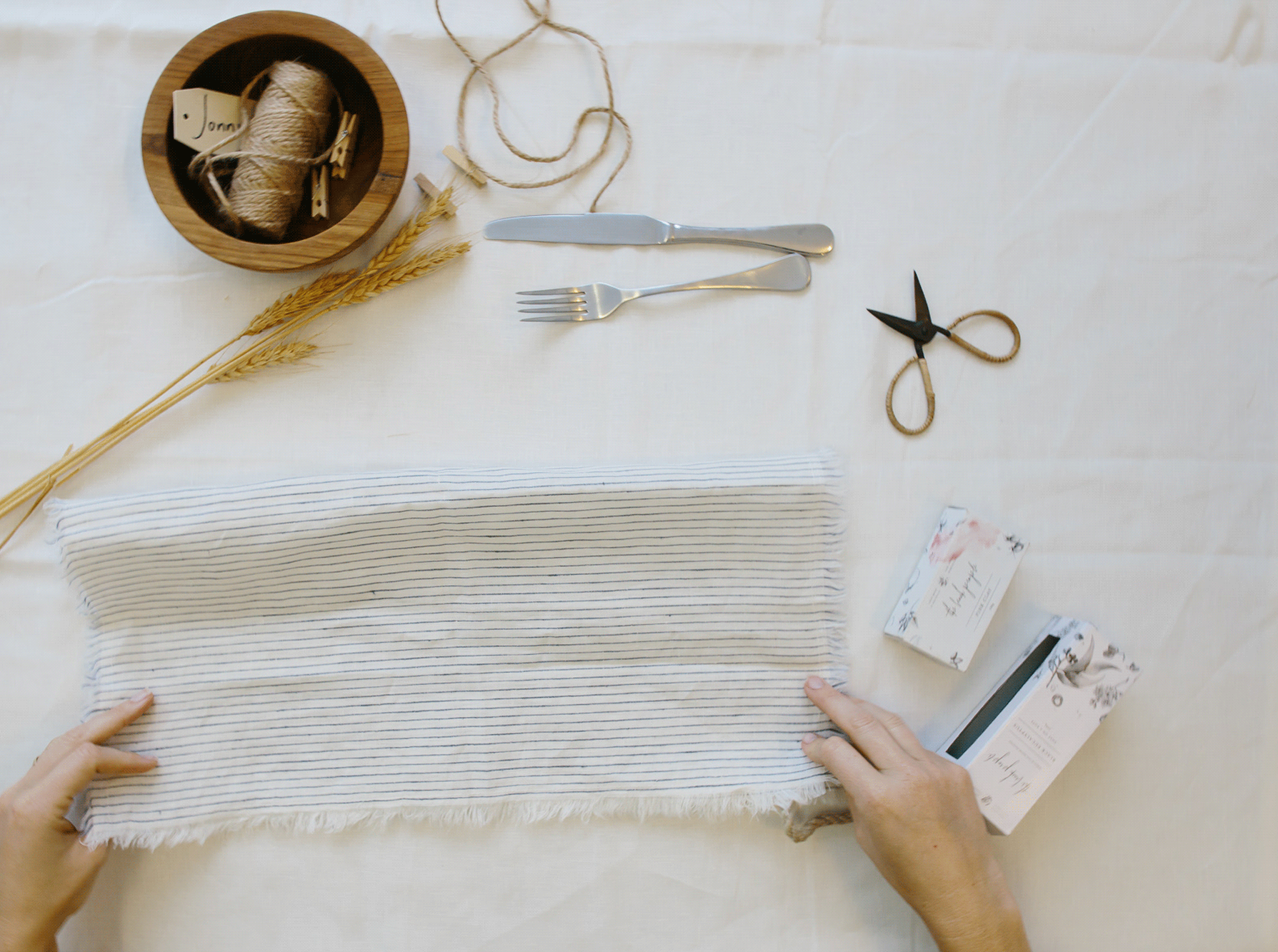 tbp_gif_napkinfolding_fold1 (1).gif