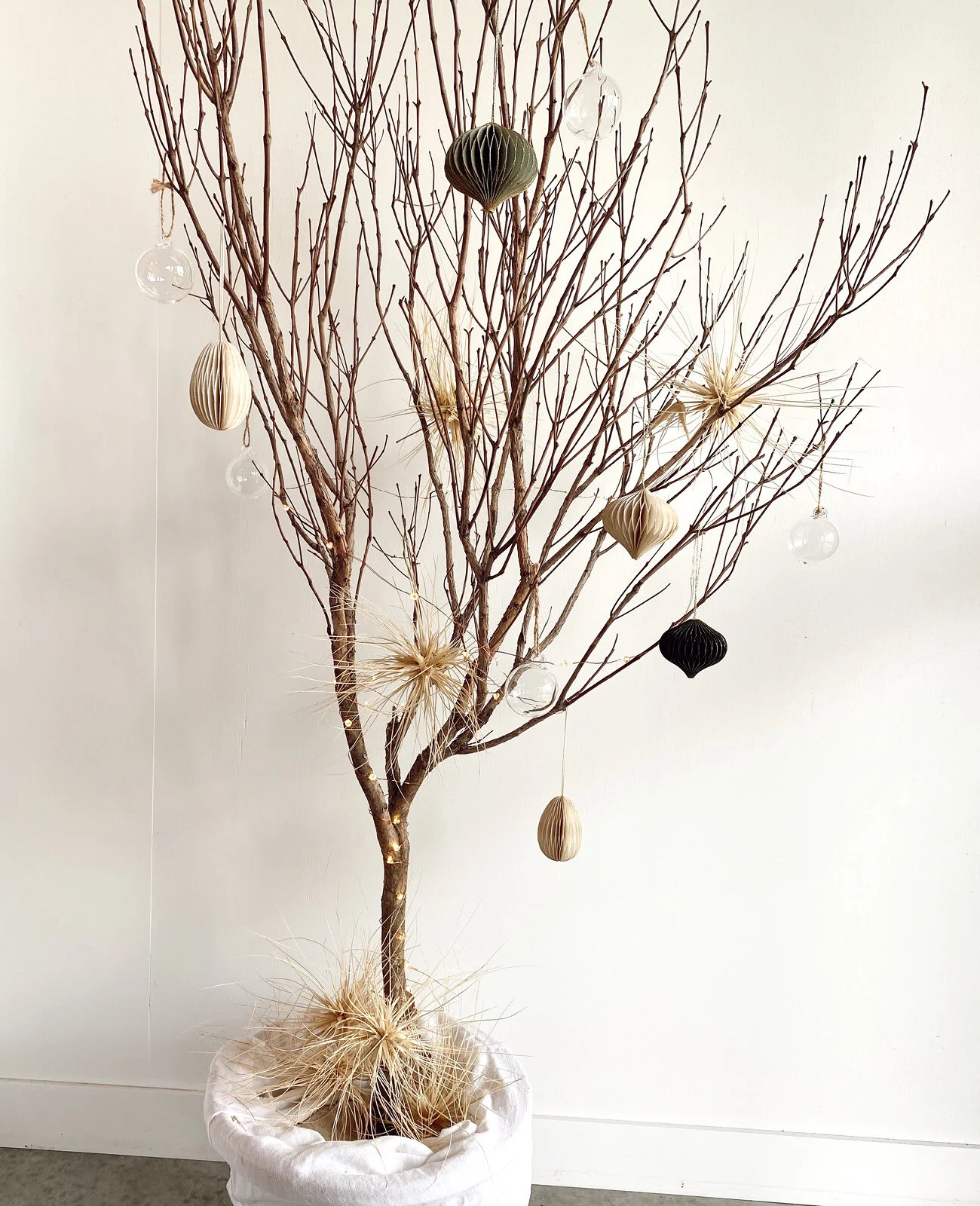 DIY Rustic Christmas Tree Styling 