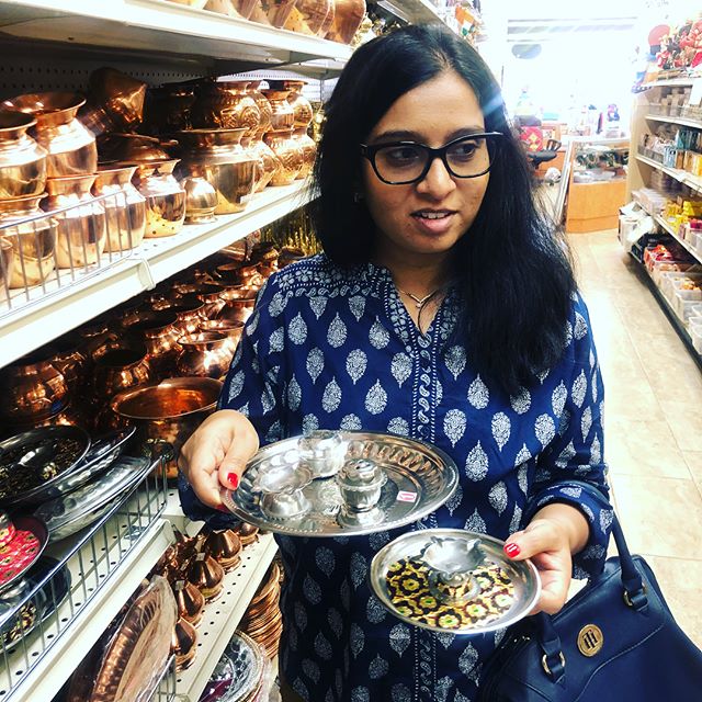 Last week I had the pleasure of going shopping in Artesia with Smitha through the wonderful @leagueofkitchen, which is an incredible organization that hosts immersive dinner experiences with immigrant women that combine storytelling and food. Smitha 