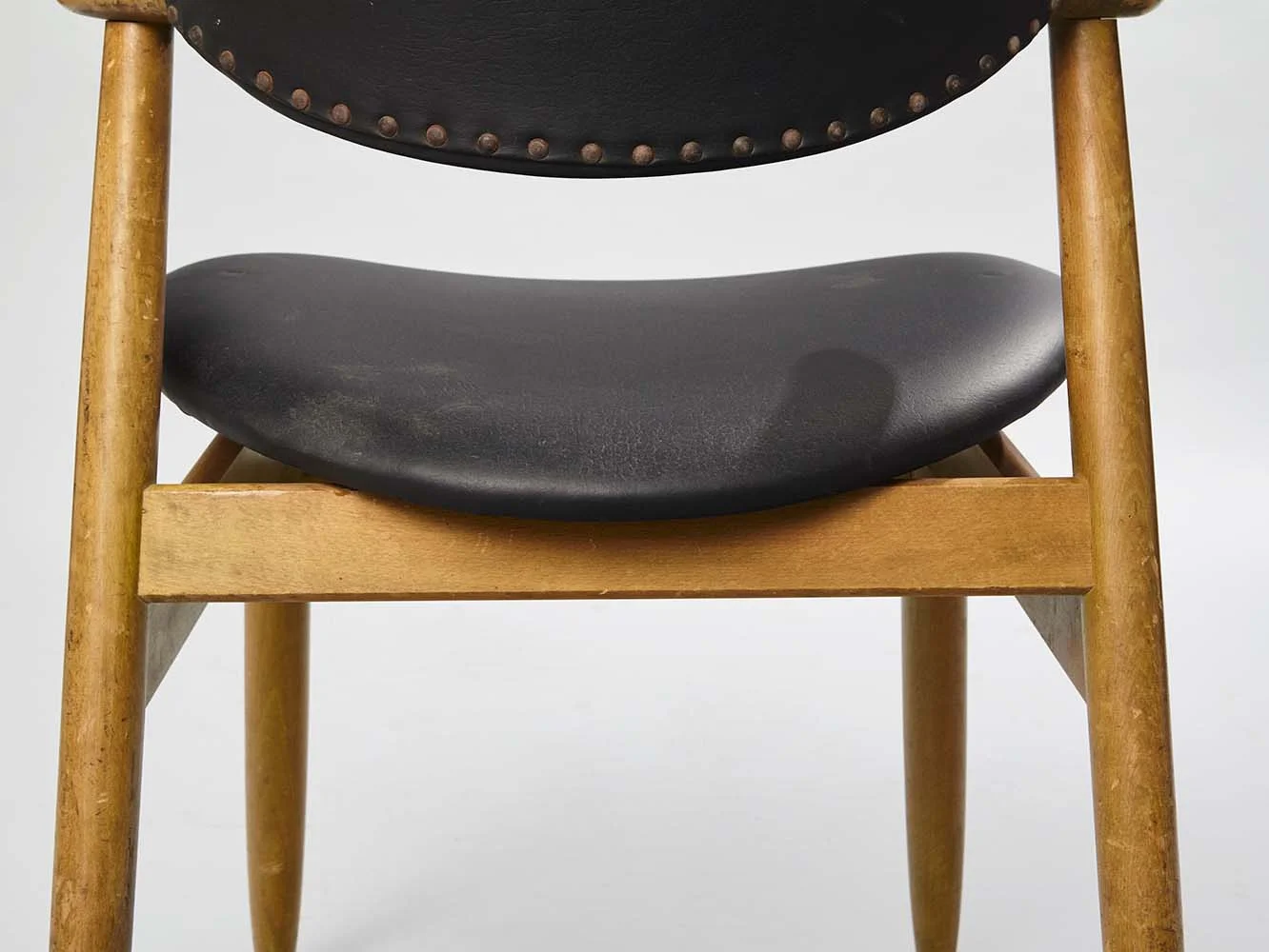 Cowhorn chairs by Tijsseling Hulmefa 1960 back.jpg
