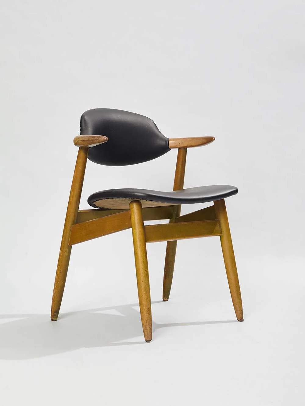 Cowhorn chairs by Tijsseling Hulmefa 1960 dia.jpg