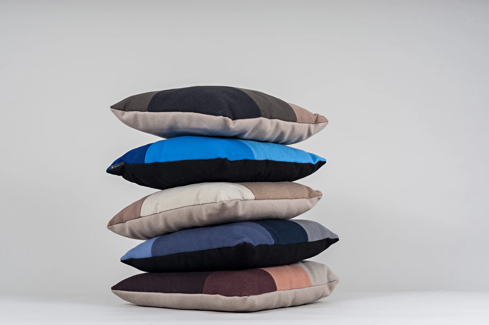 _DSC0422_colourblock_stack.jpg