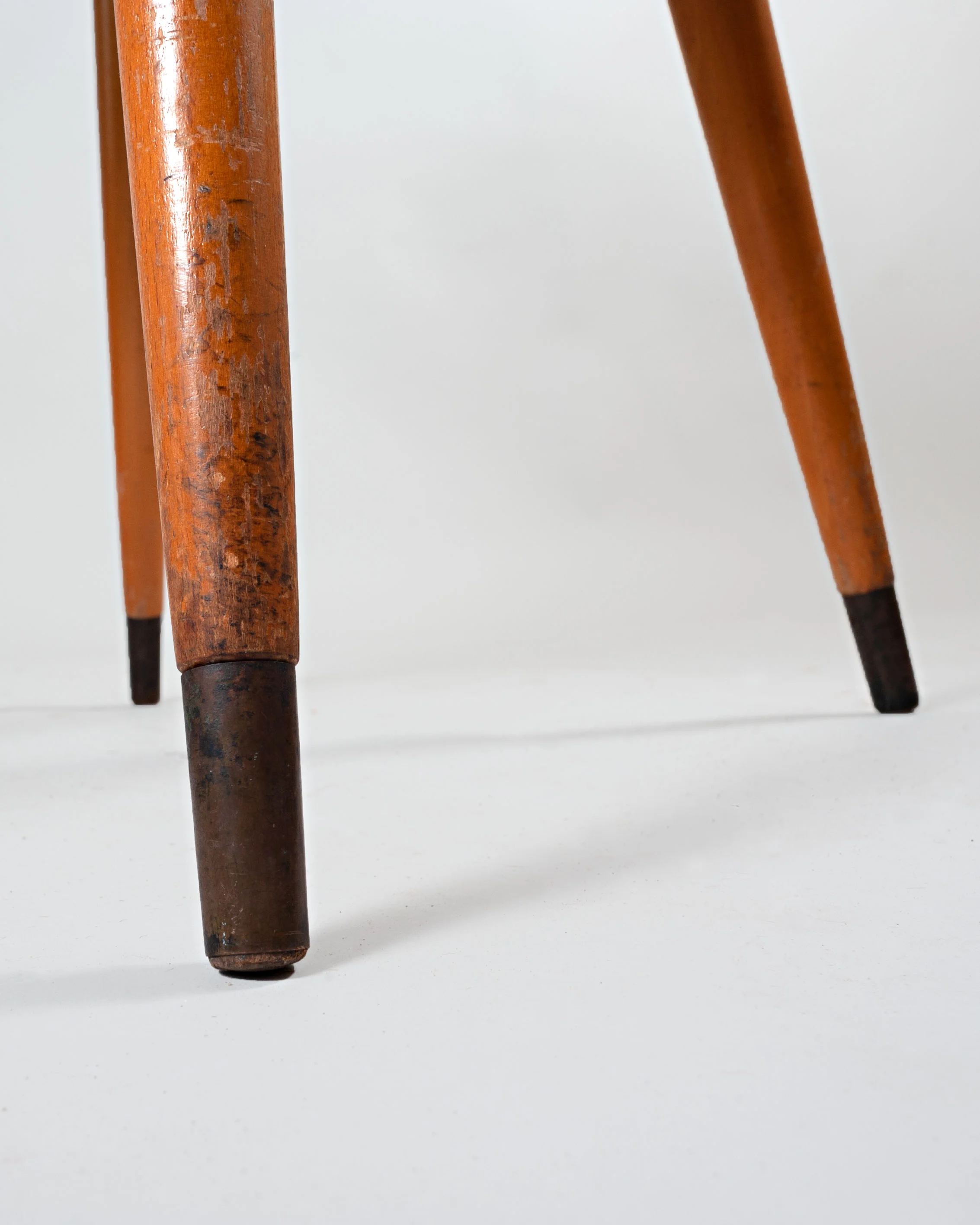1950_S-KITCHEN-CHAIR--ROUND-BACK_legsLR.jpg