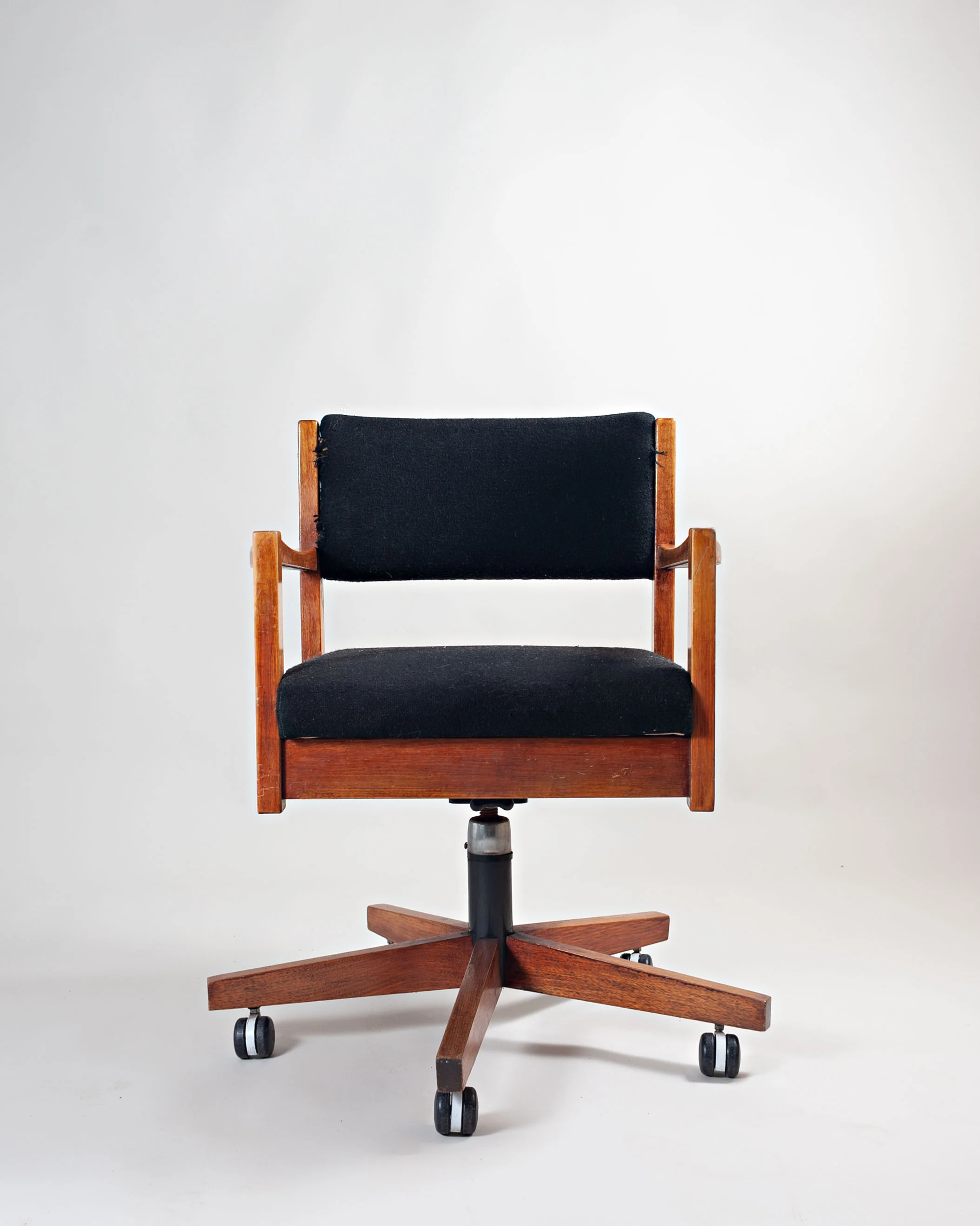 swivel-chair-front_LRweb.jpg