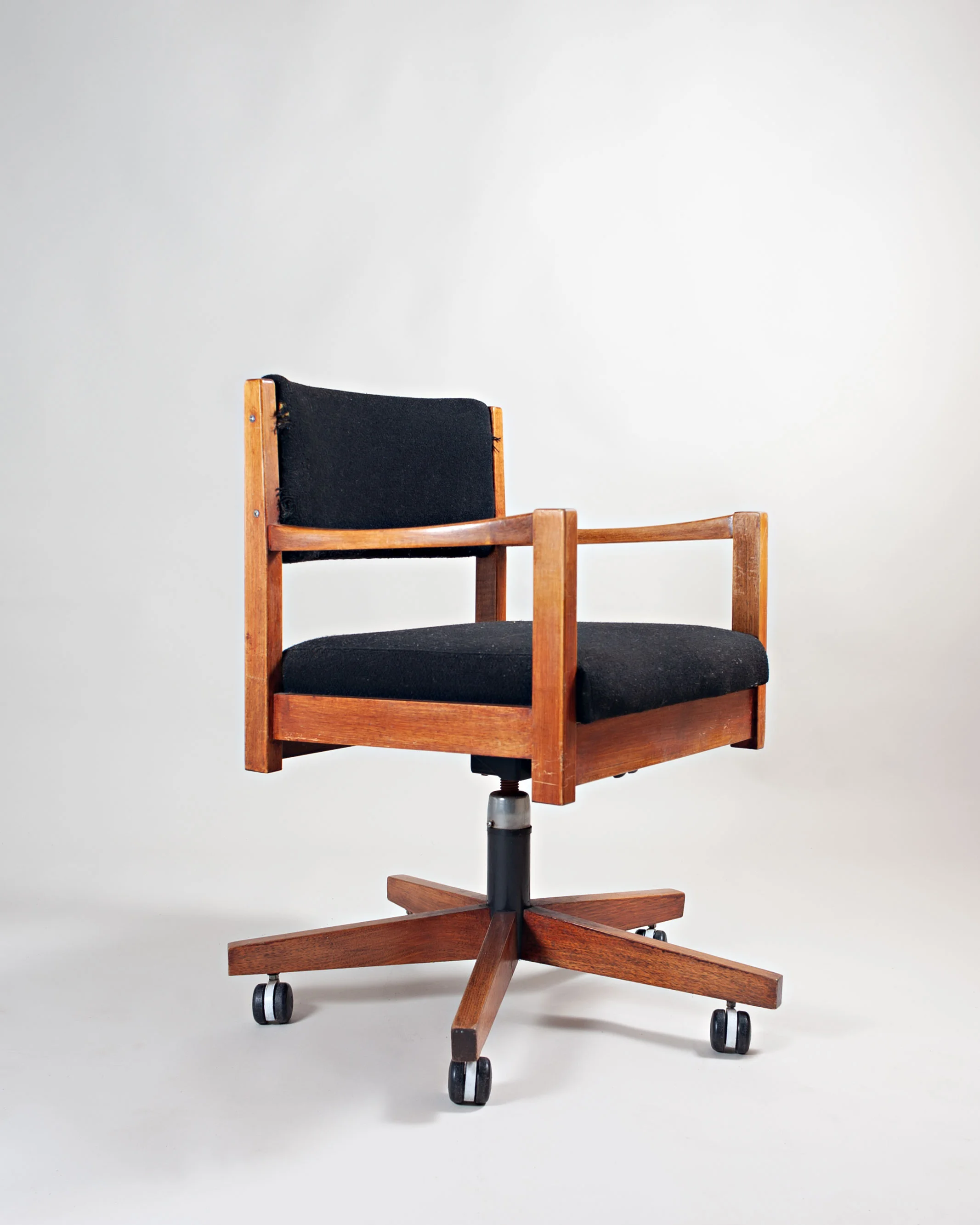 swivel-chair-right-sideLRweb.jpg