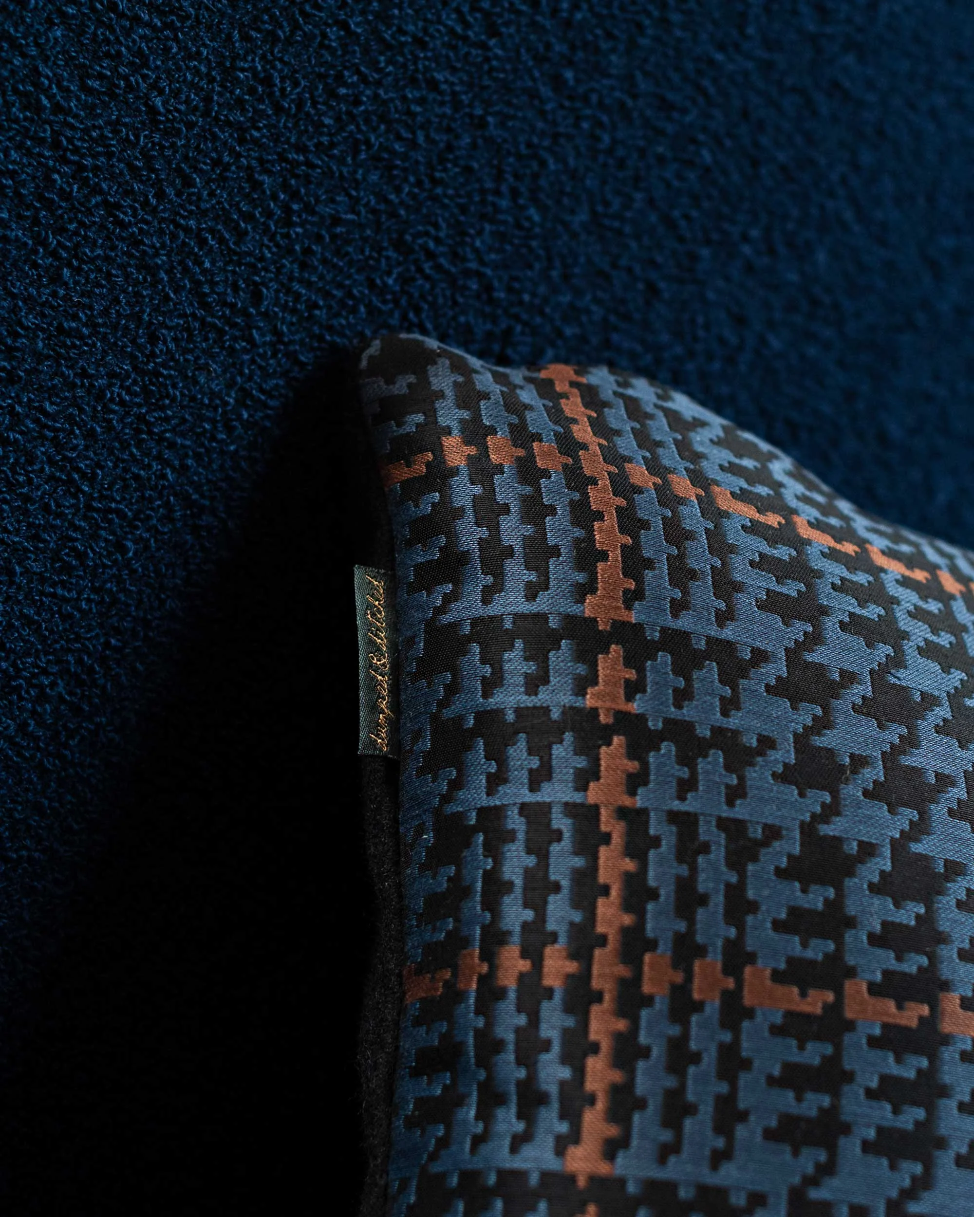 Paul-Smith-cushion-label-detail-HR.jpg