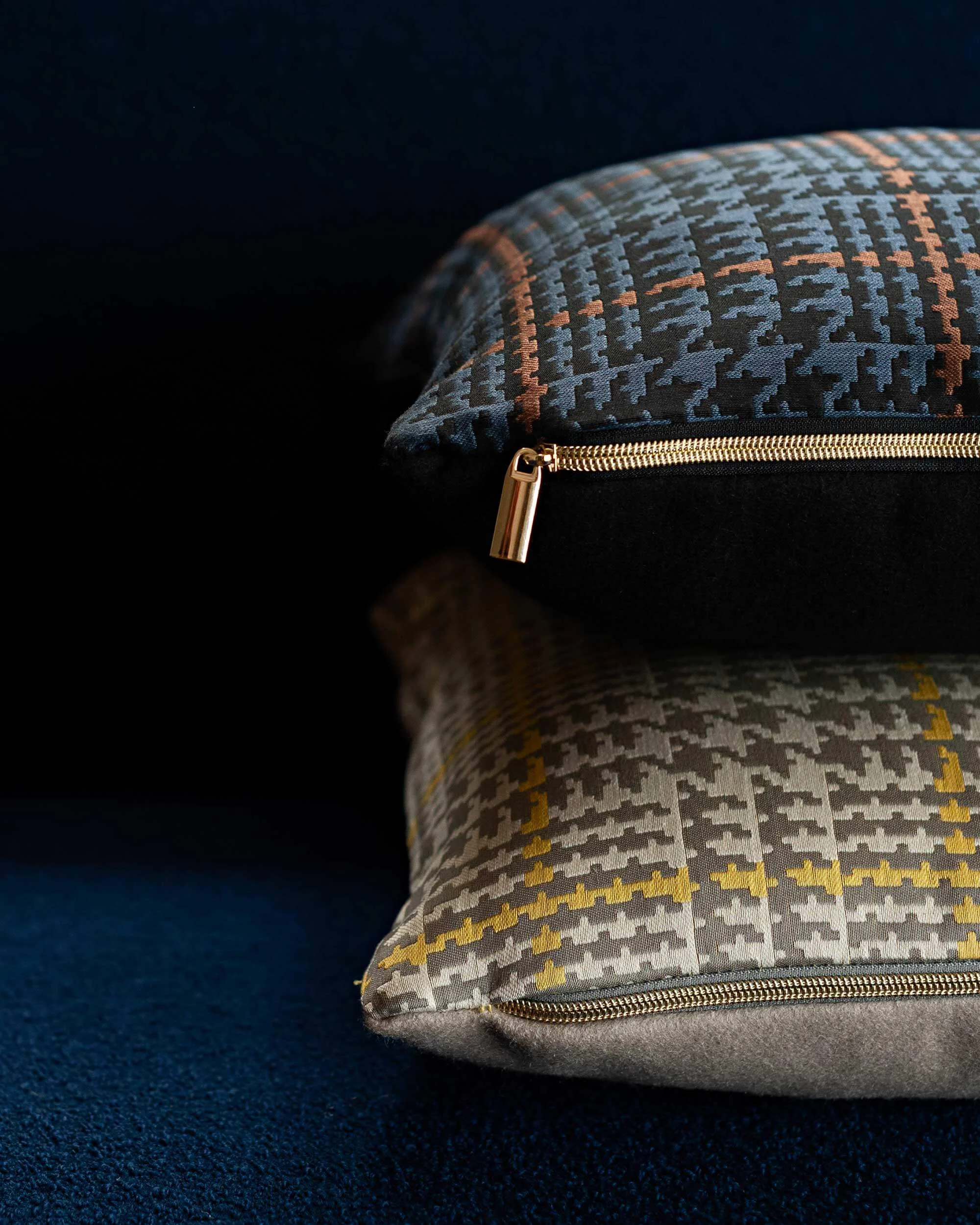 Paul-Smith-double_blue-and-grey_detailHR.jpg
