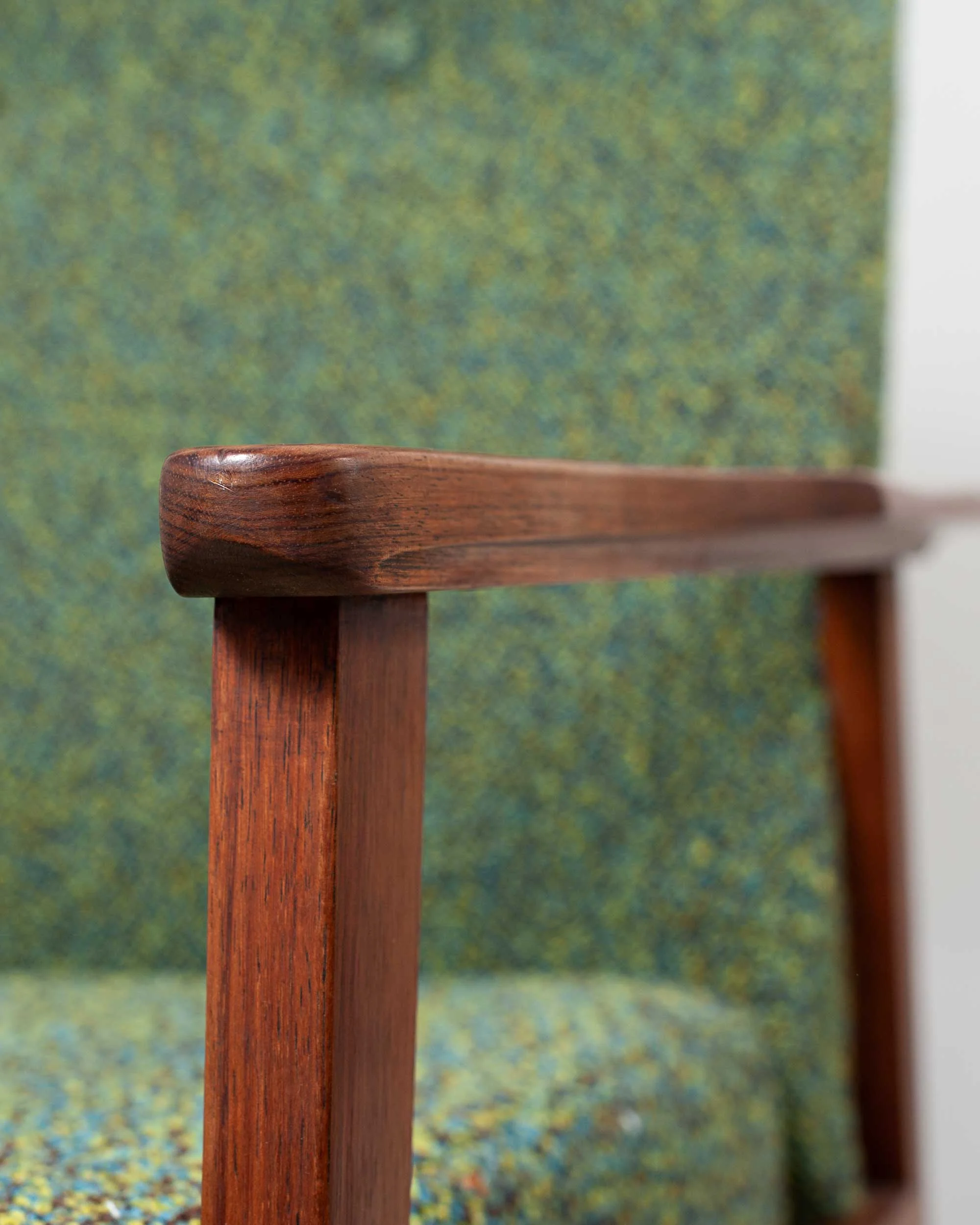 midcentury-armchair-in-de-Ploeg_armrest-detailLR.jpg