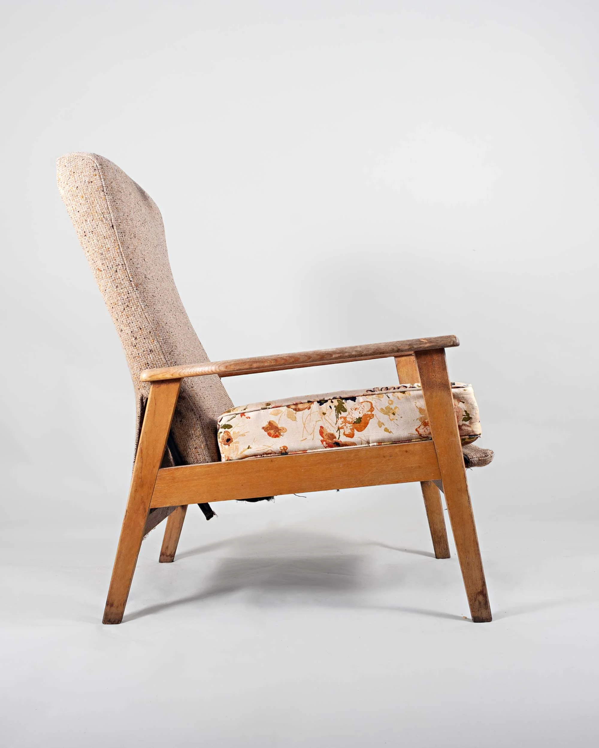 curbfind-armchair_sideHR.jpg