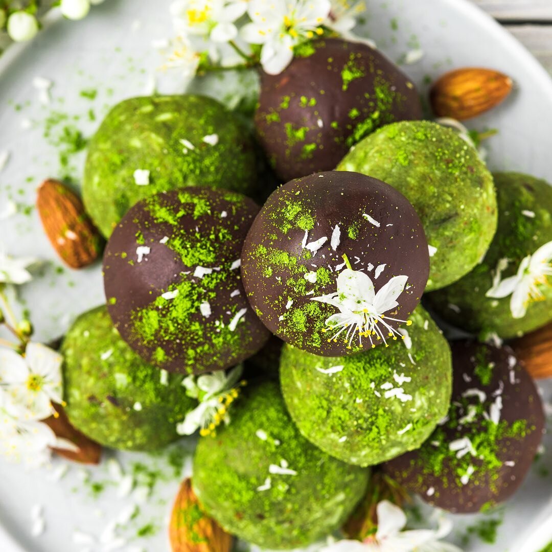 Wow! How delicious do these #matcha #proteinballs look? 💚 If you have a sweet tooth and love making desserts, check out our KEI Organic Culinary Matcha, the perfect matcha for your matcha desserts 🍪🍩🍰 #shoshinmatcha #drinkmatchaplanttrees #protei
