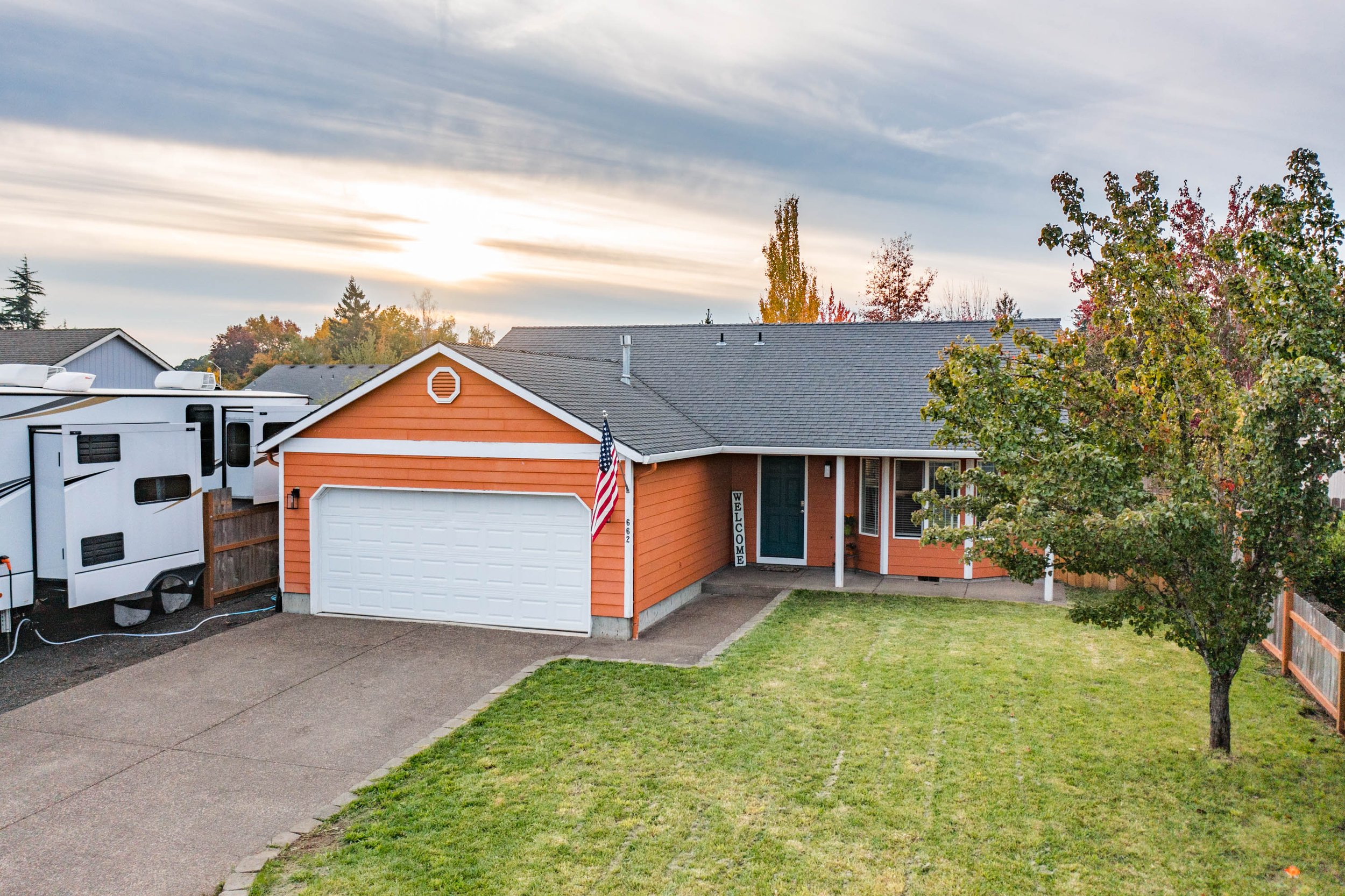 662 S 10th St, Independence OR